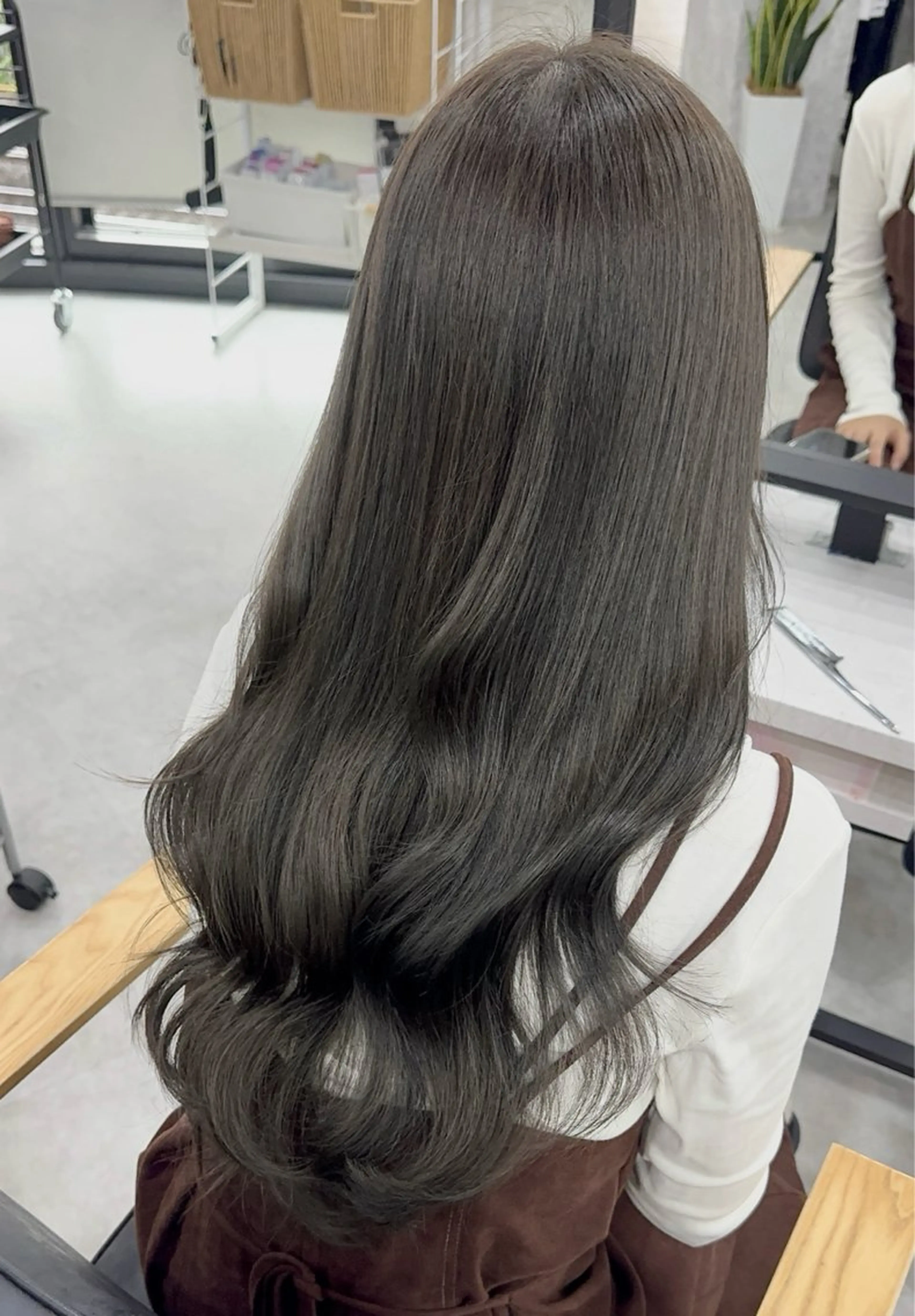 ロング カラー アッシュ アッシュブラウン ベージュカラー 黒髪 ブリーチ カット ヘアカラー トリートメント 赤み無し柔らかカラー 【梅田】madokaのヘアスタイル