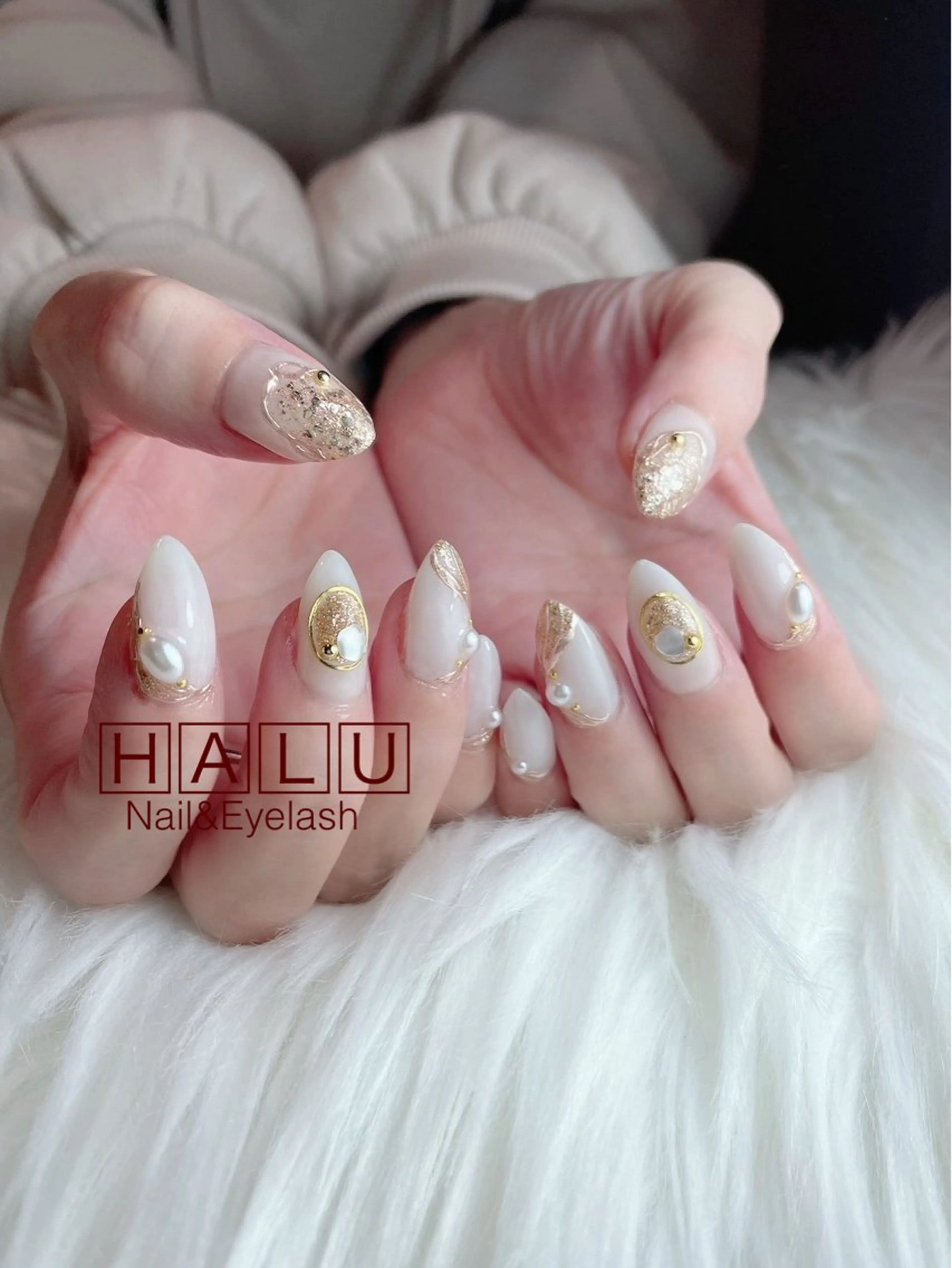 ネイル ゴールド ホワイト HALU ハルのネイルデザイン