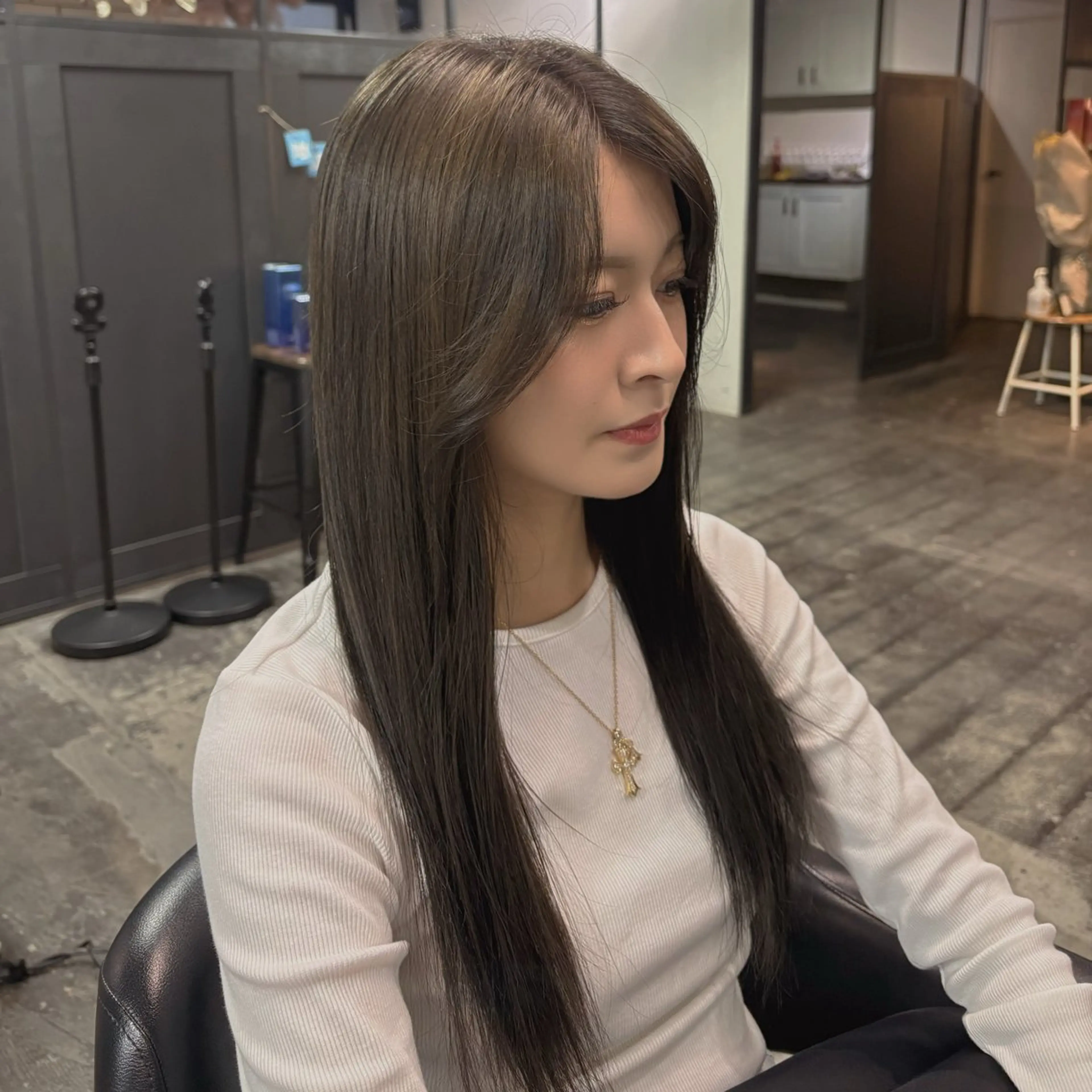 ロング カラー ブリーチ ブラウンカラー 透明感カラー オリーブブラウン ヘアカラー 韓国カラー/縮毛矯正 /レイヤー🫧ユイカのヘアスタイル
