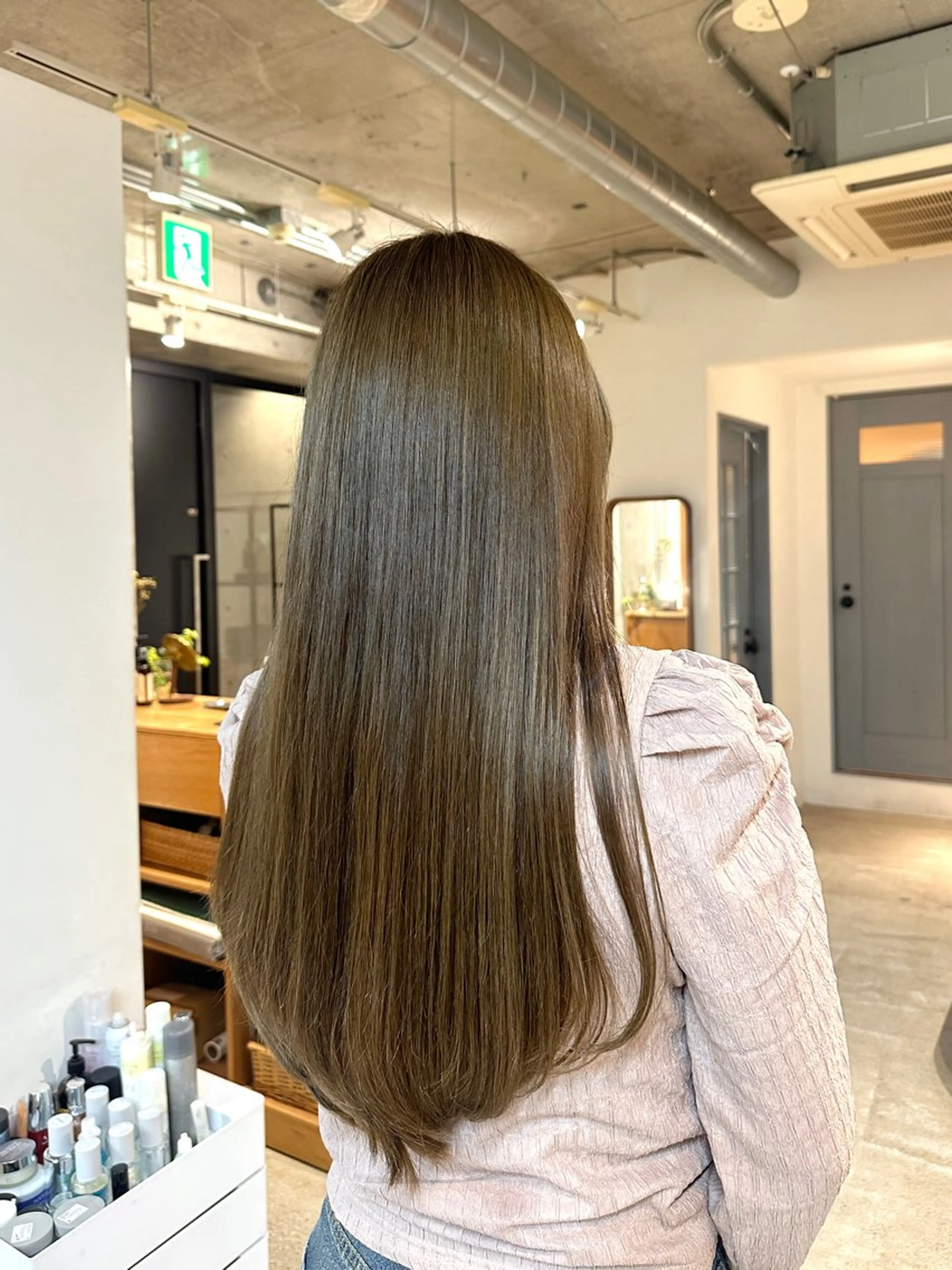 ロング カラー ベージュカラー オリーブベージュ ヘアカラー トリートメント 中里　凜/無料カット 🎀/自由が丘のヘアスタイル