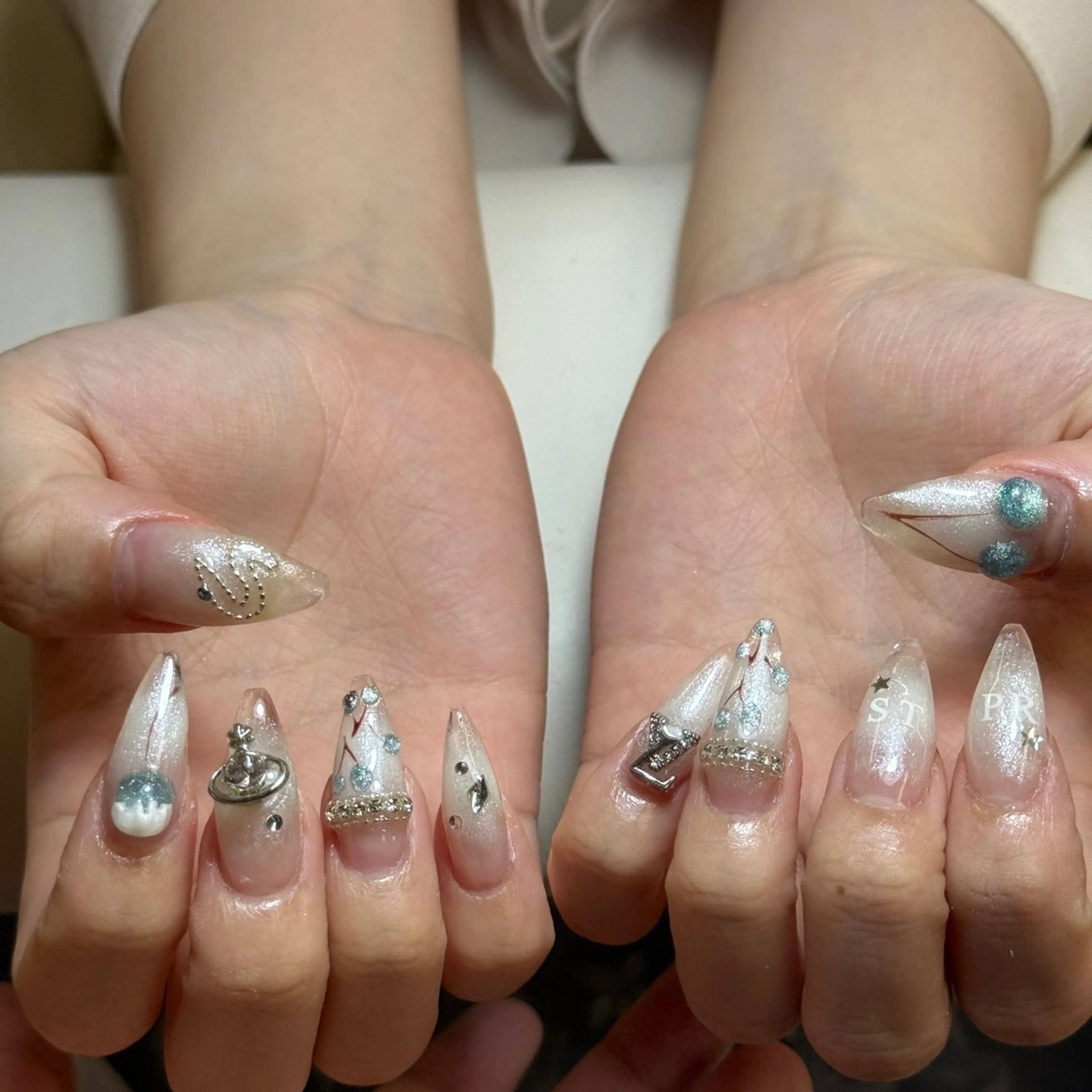 ネイル アートネイル 長さ出し 持ち込み スカルプネイル ネイルチップ ハンドネイル Anh 高田馬場のネイルデザイン