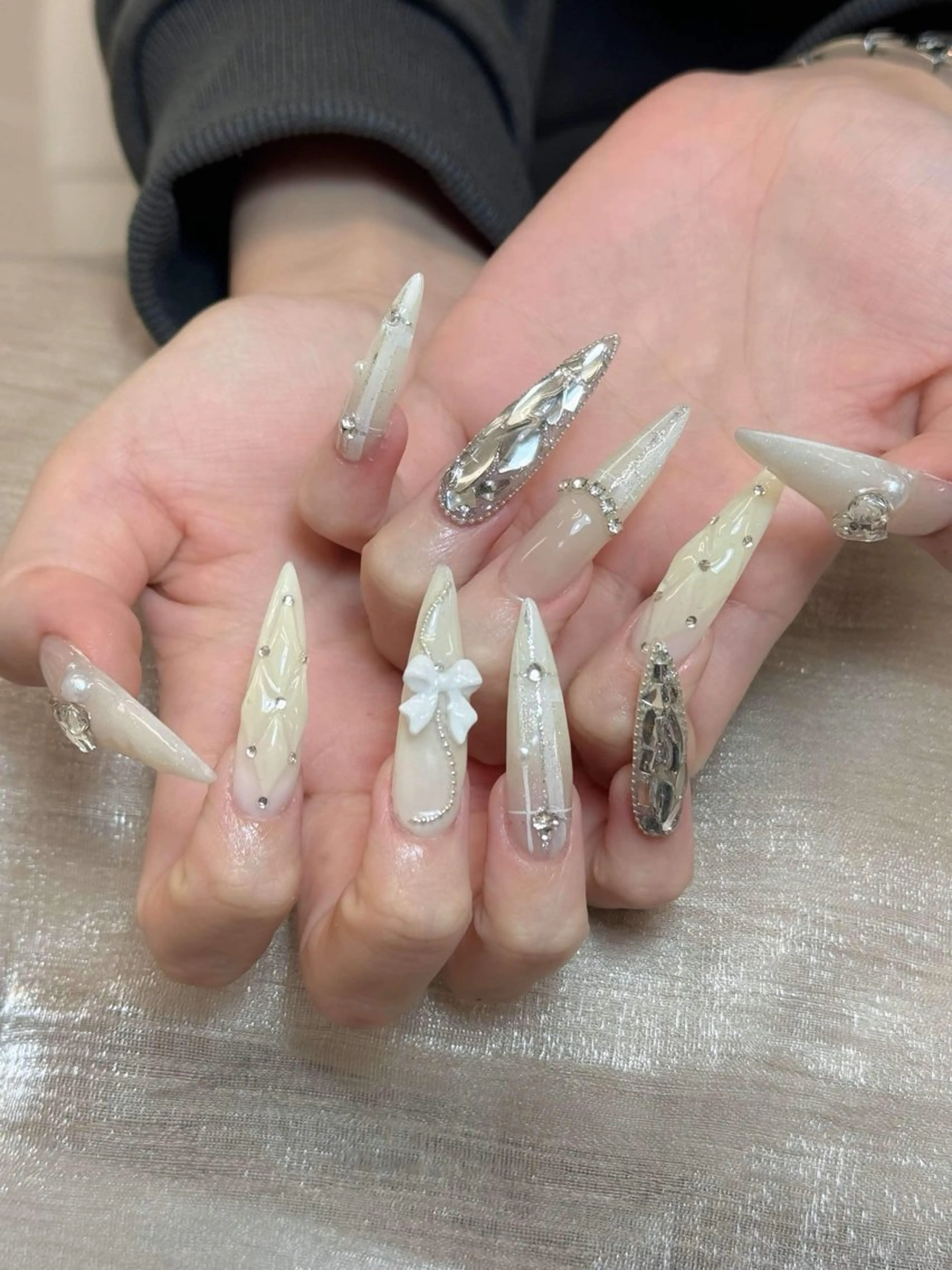 ネイル チークネイル フレンチネイル ジェルネイル ガラスフレンチ 韓国ネイル ハンドネイル ハンドケア Anh Nail 歌舞伎町のネイルデザイン