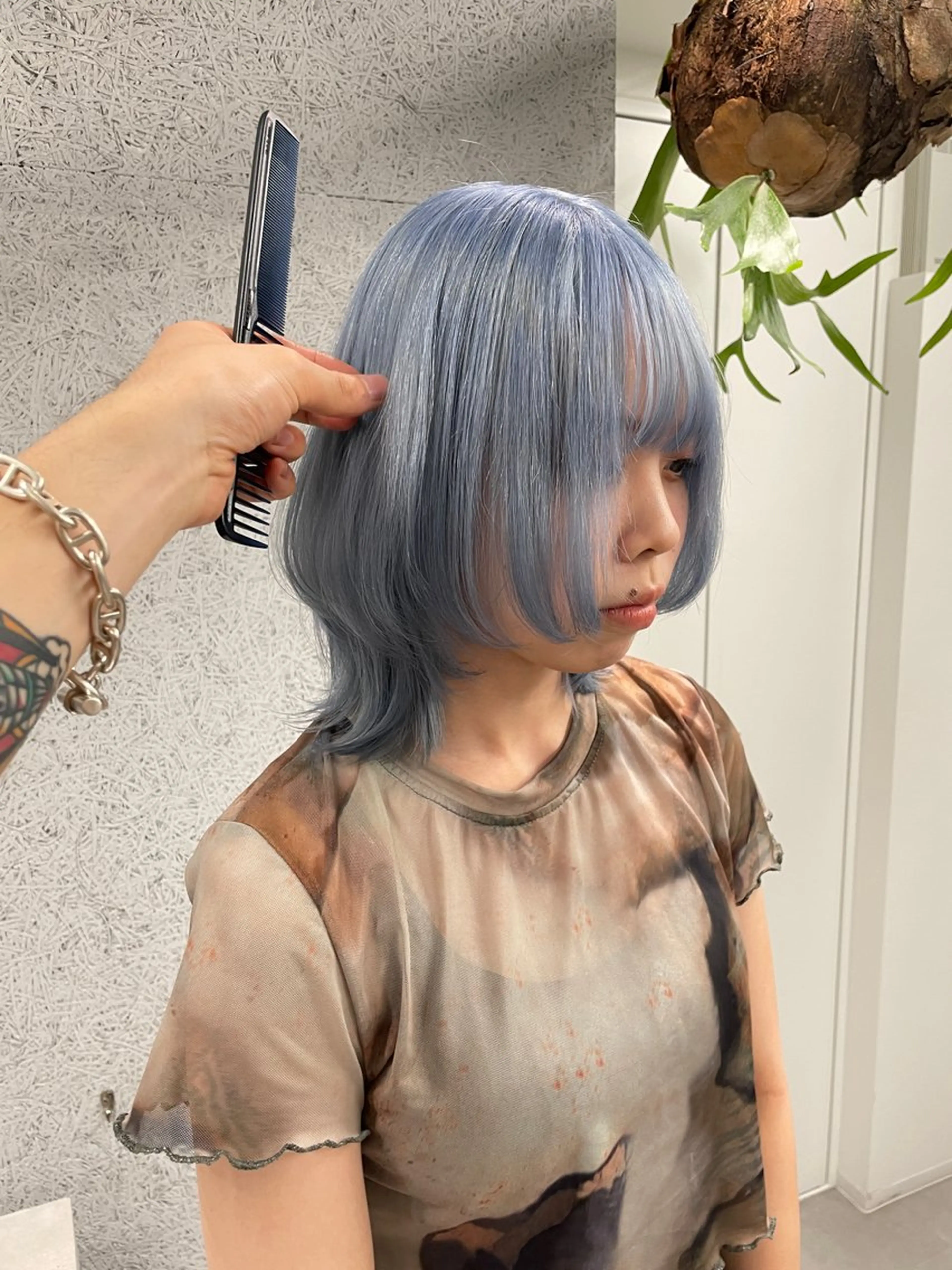 ミディアム カラー 切りっぱなしボブ レイヤー/縮毛矯正のヘアスタイル