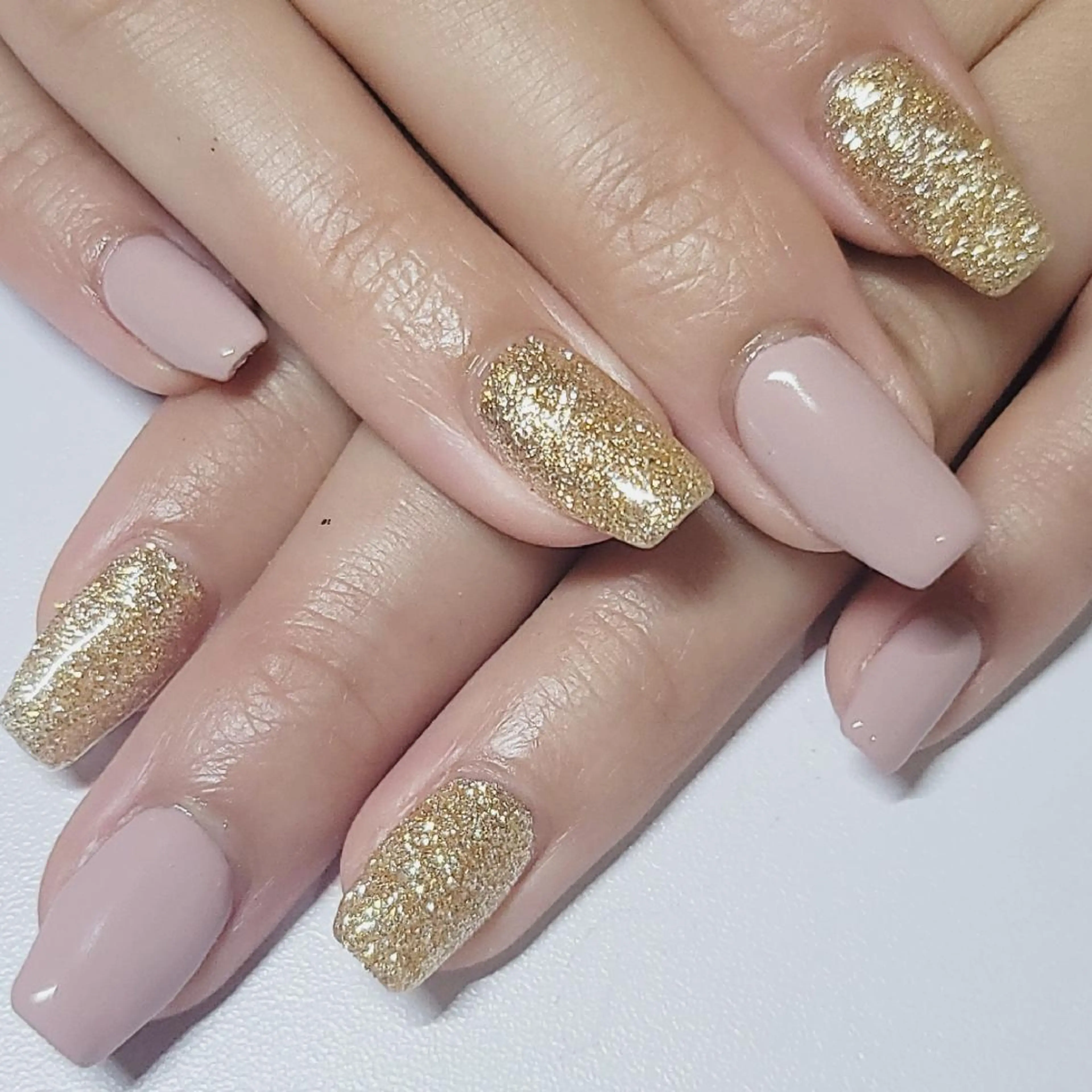 ネイル ゴールド ラメ(グリッター) ピンク ピンクベージュ ハンドネイル よしだ ひろきのネイルデザイン