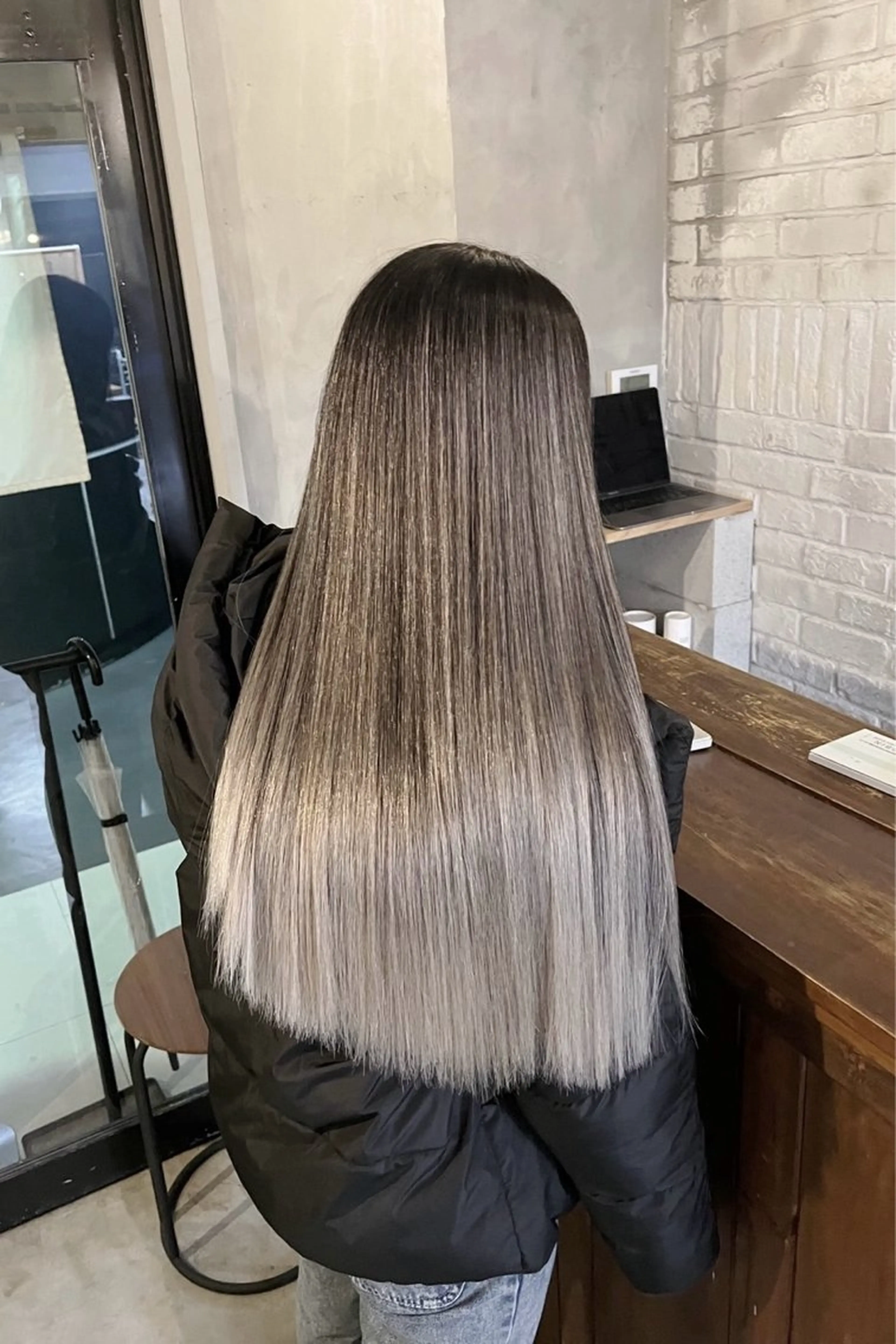 ロング カラー バレイヤージュ シルバー ホワイトシルバー レイヤーカット ヘアカラー トリートメント ROBIN所属・指名数No.1 /NAOYAのヘアスタイル