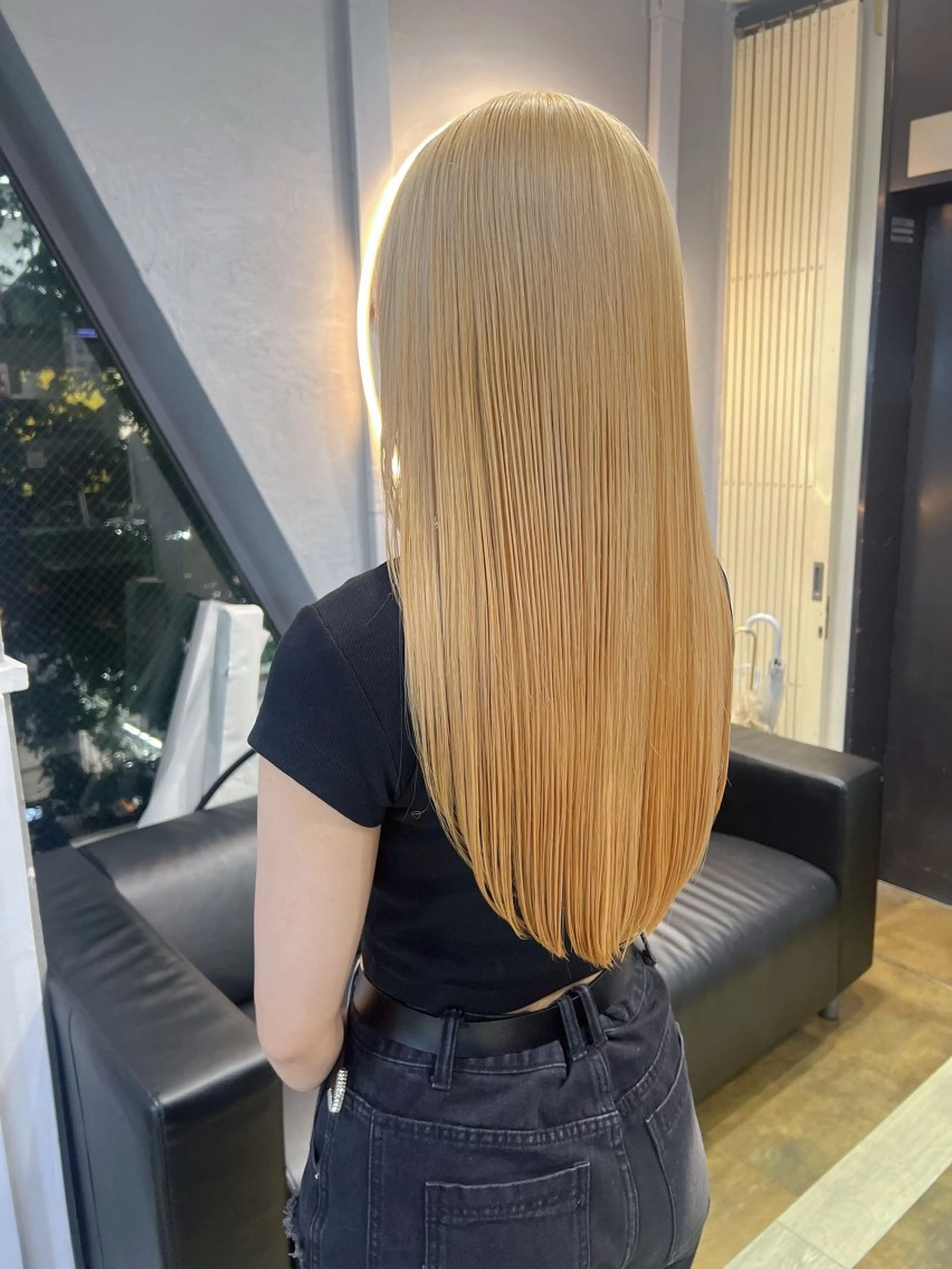 ロング ボブ 顔周りカット ヘアカラー YUI ハイトーンカラーのヘアスタイル