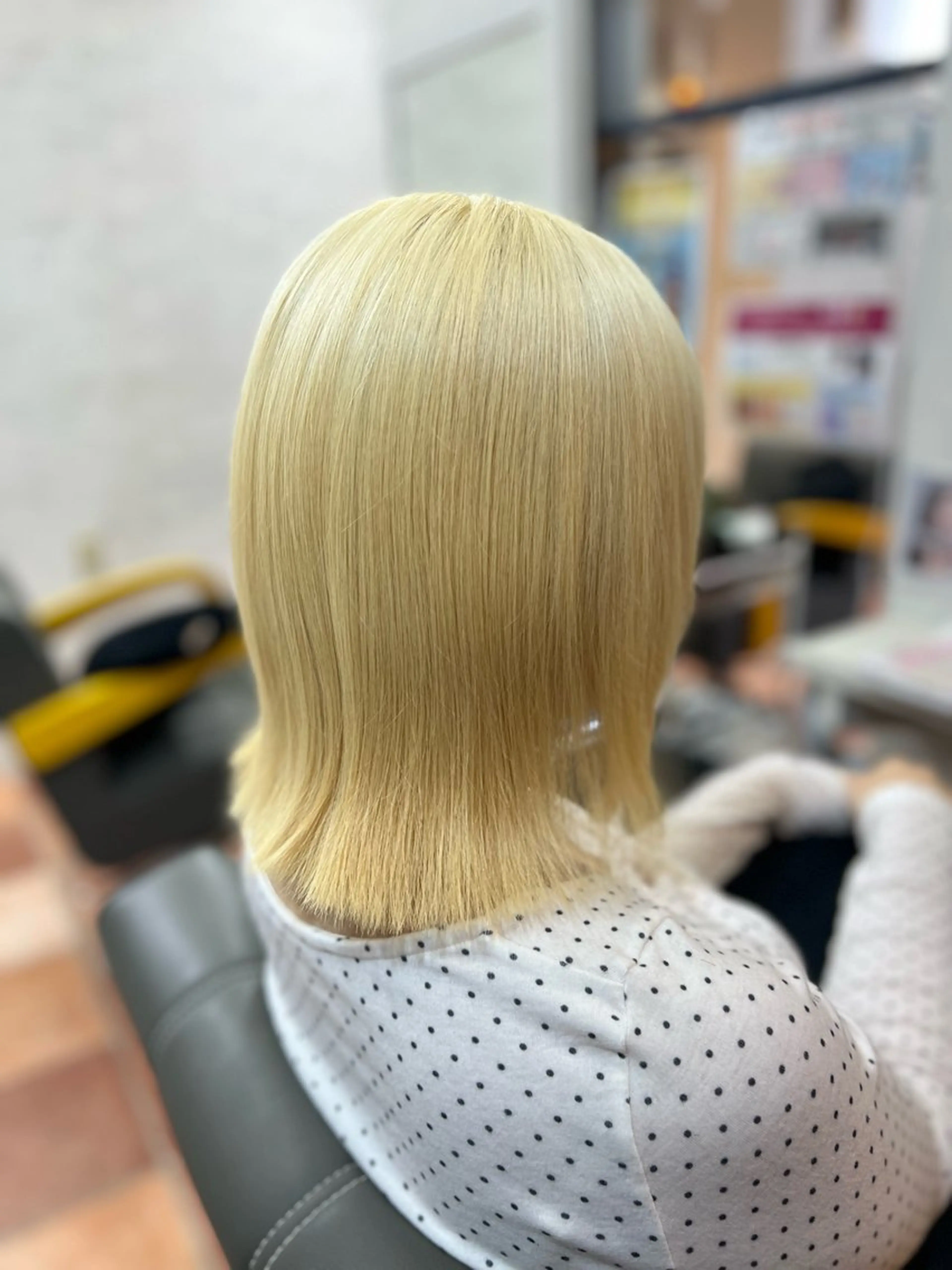 ミディアム 外ハネヘア カット 伊藤 つばさのヘアスタイル