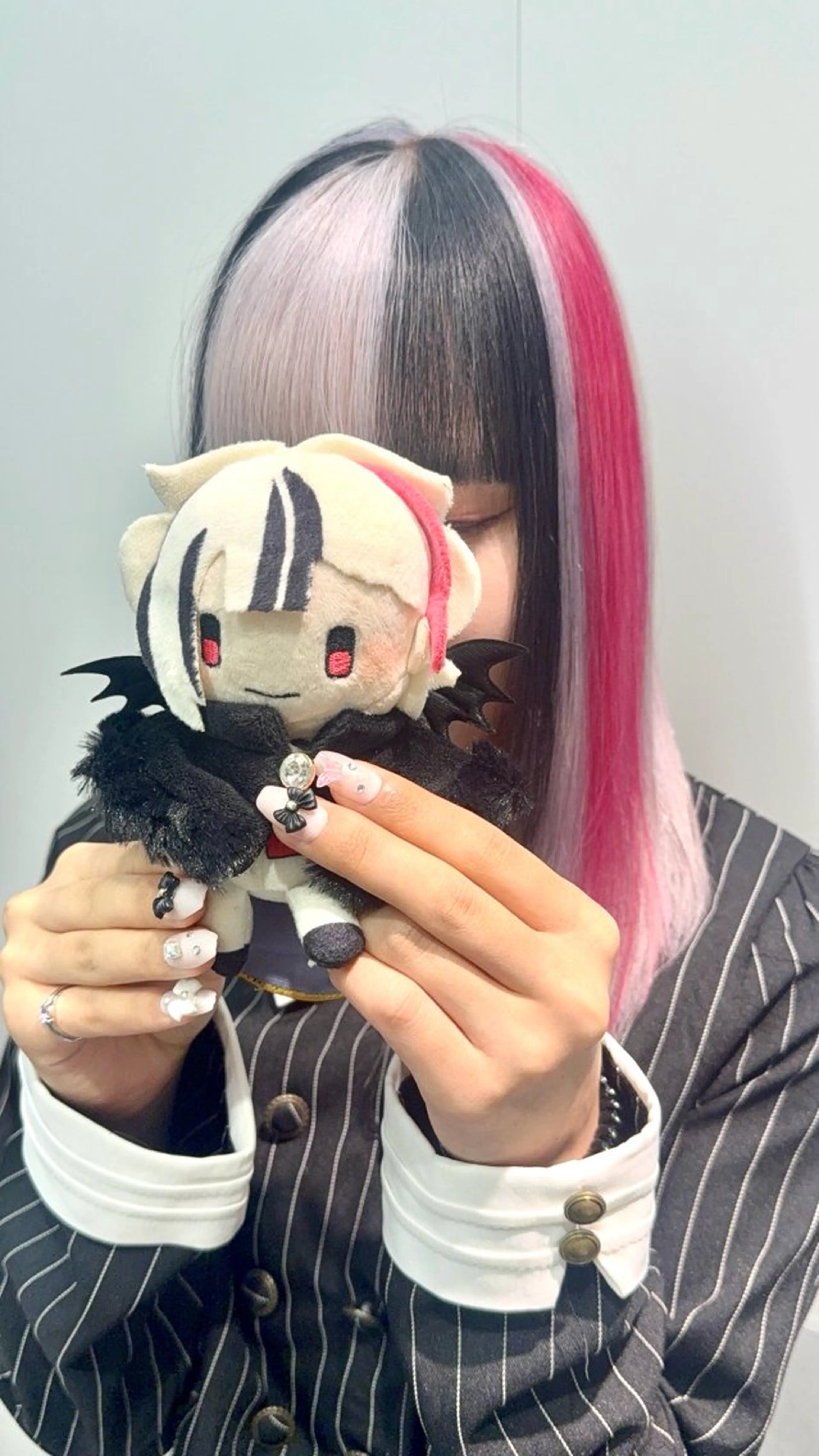 セミロング カラー ブリーチ ケアブリーチ デザインカラー ダブルカラー メッシュ ヘアカラー トリートメント インナーカラー 推し ブリーチ 髪質改善のヘアスタイル