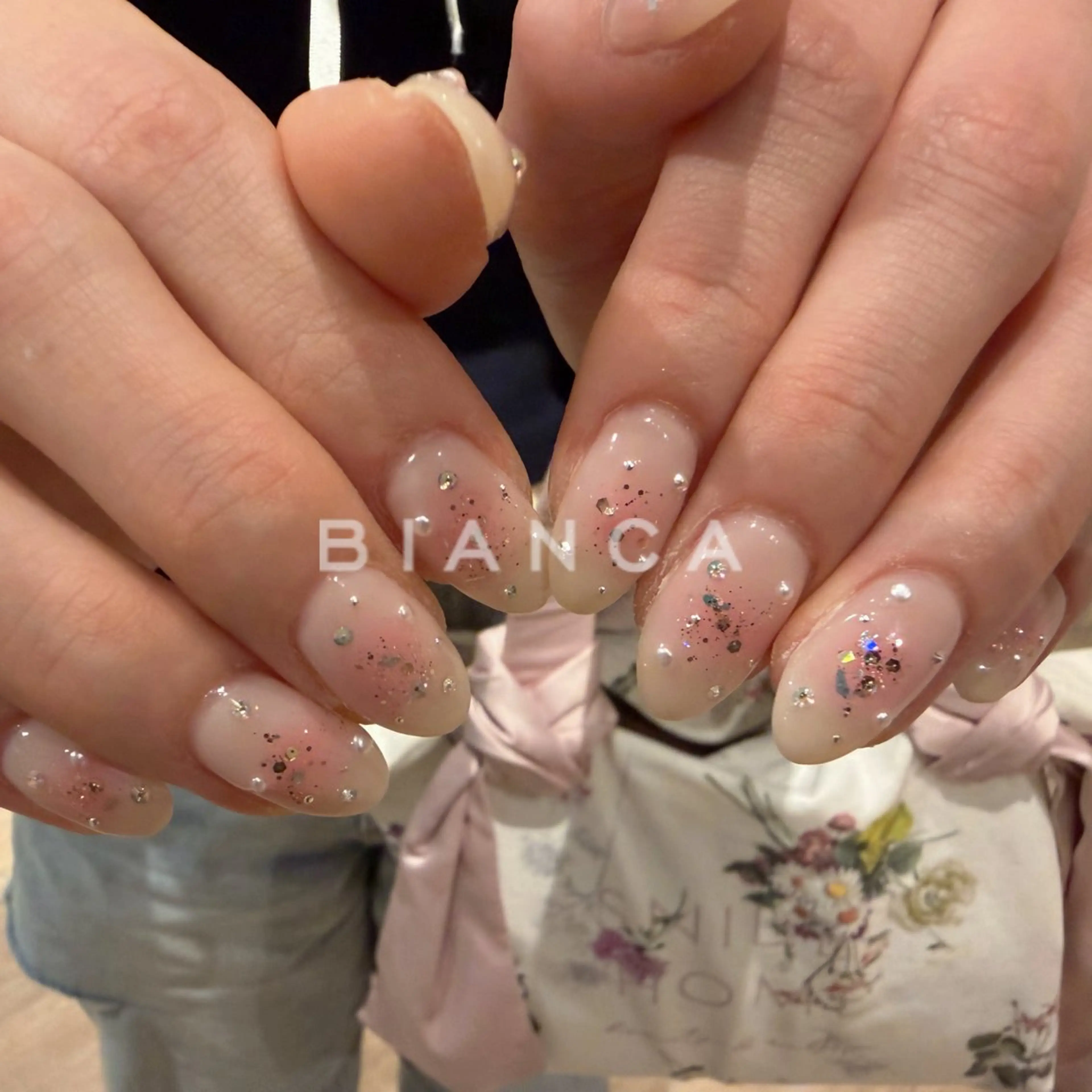 ネイル チークネイル キラキラネイル 持ち込み オフィスネイル ピンク ハンドネイル Bianca名駅店 あゆのネイルデザイン