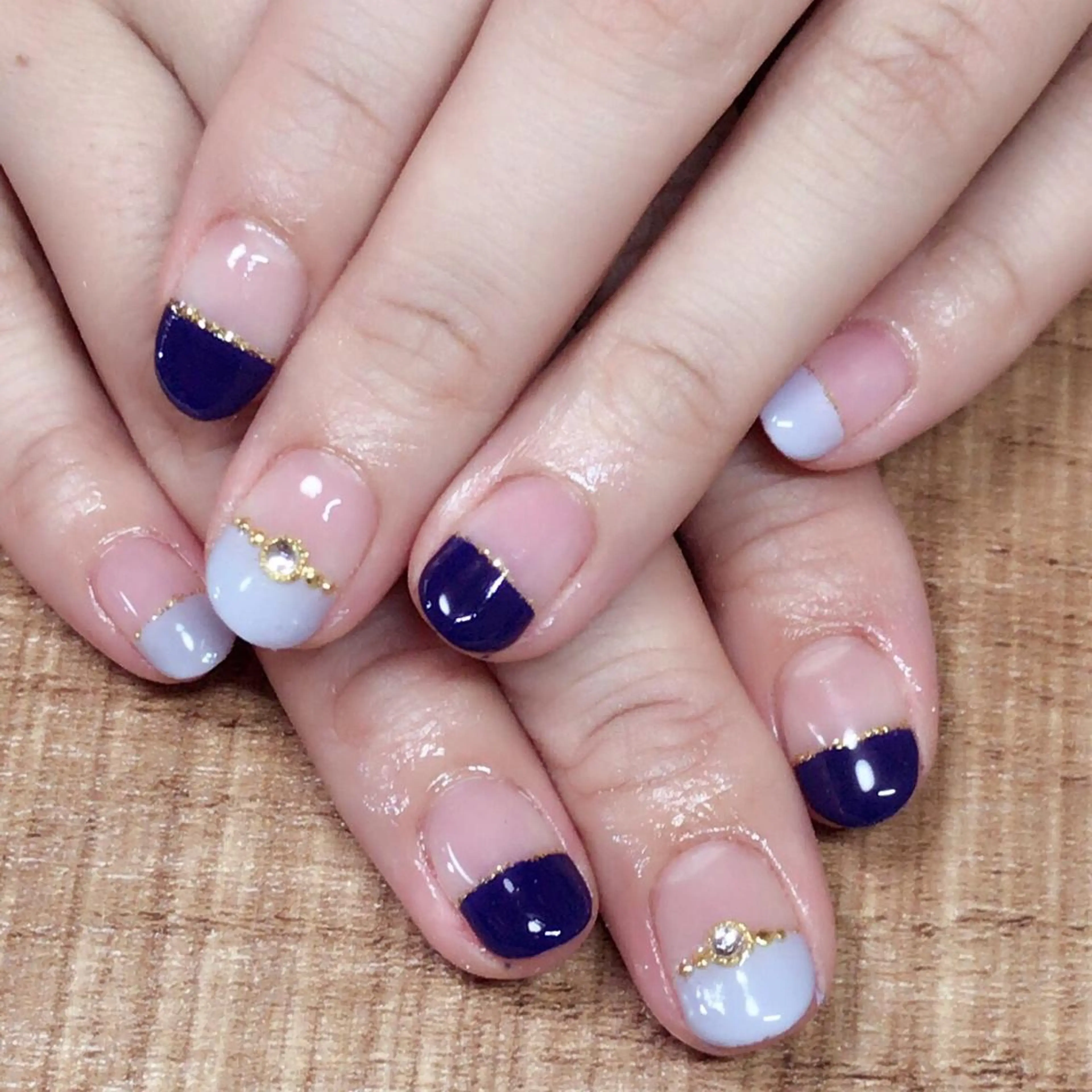 ネイル フレンチネイル 安藤 Charlotteのネイルデザイン