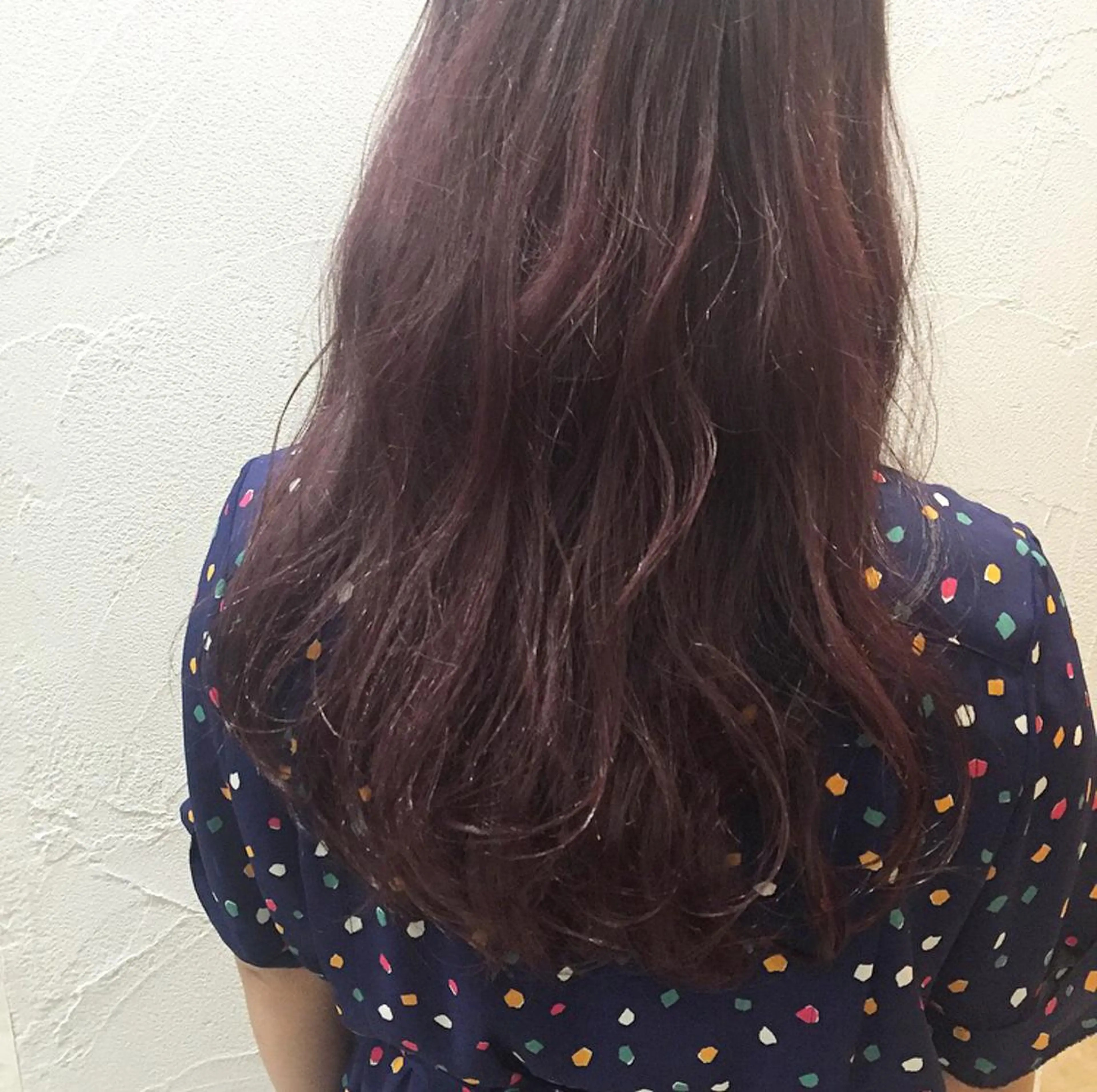 カラー 岩田 萌那のヘアスタイル