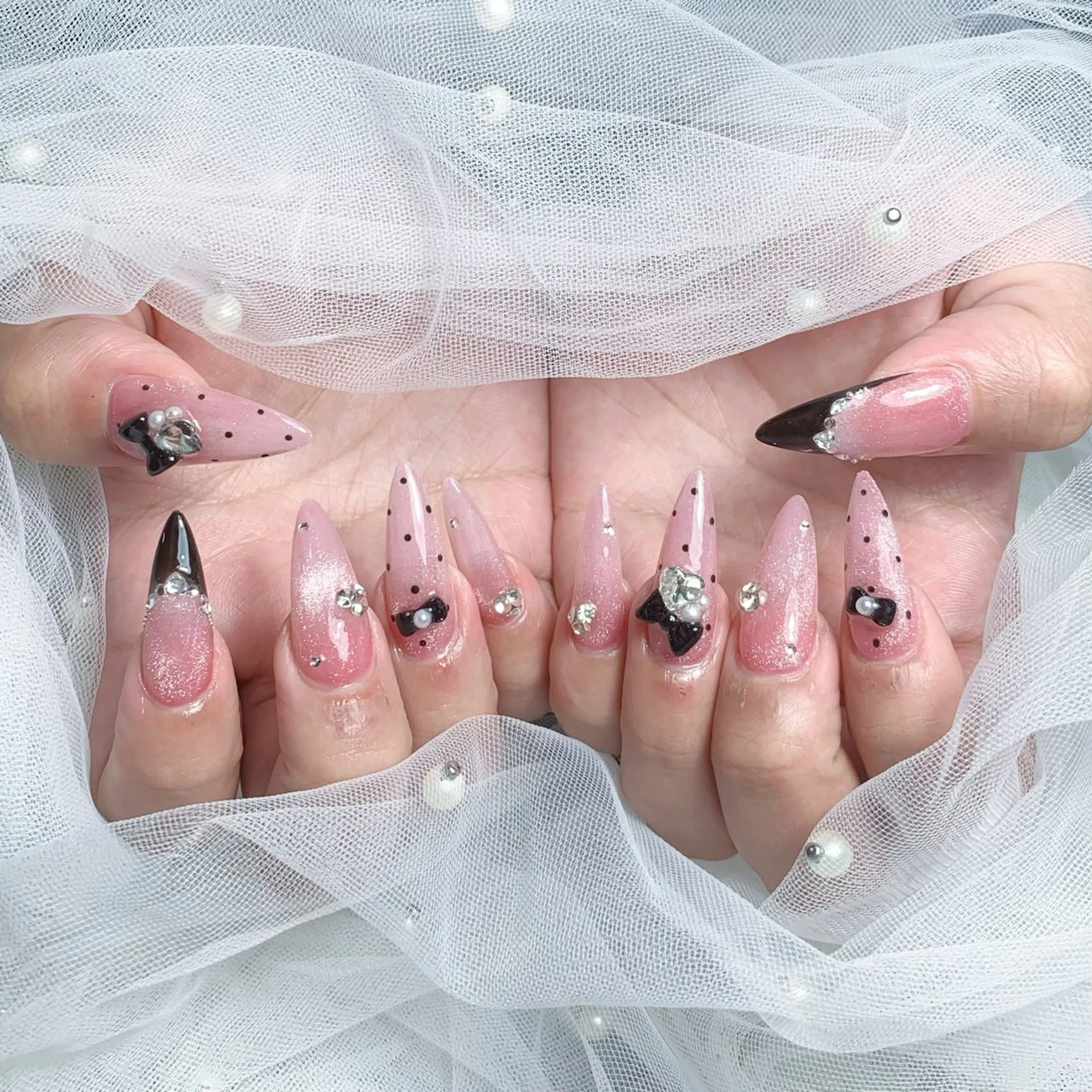 ネイル キラキラネイル シンプルネイル 春ネイル ワンホンネイル 冬ネイル Quynh Sora Nailのネイルデザイン