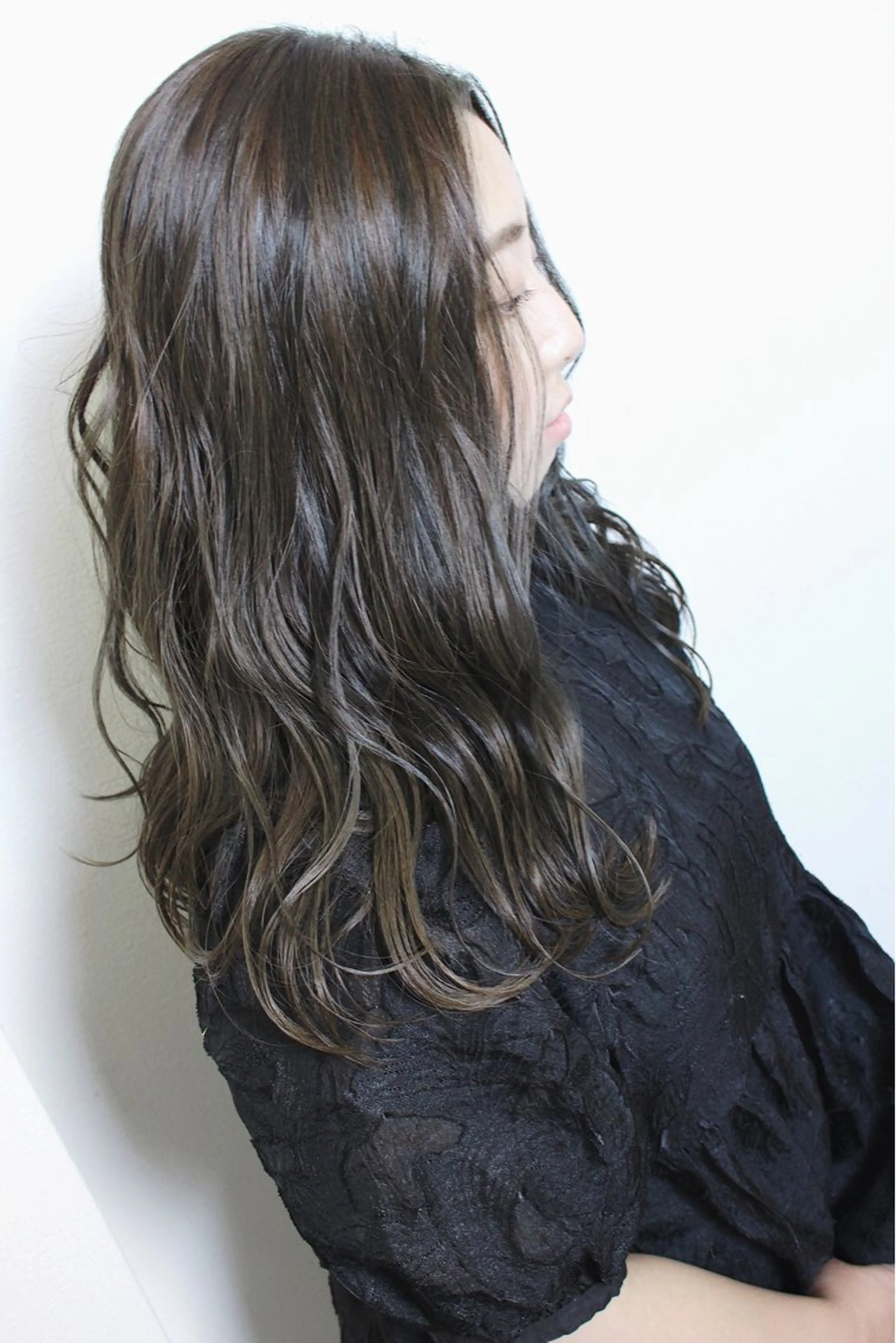 セミロング カラー グレージュ オリーブグレージュ オリーブグレー カット ヘアカラー 土居 正季のヘアスタイル