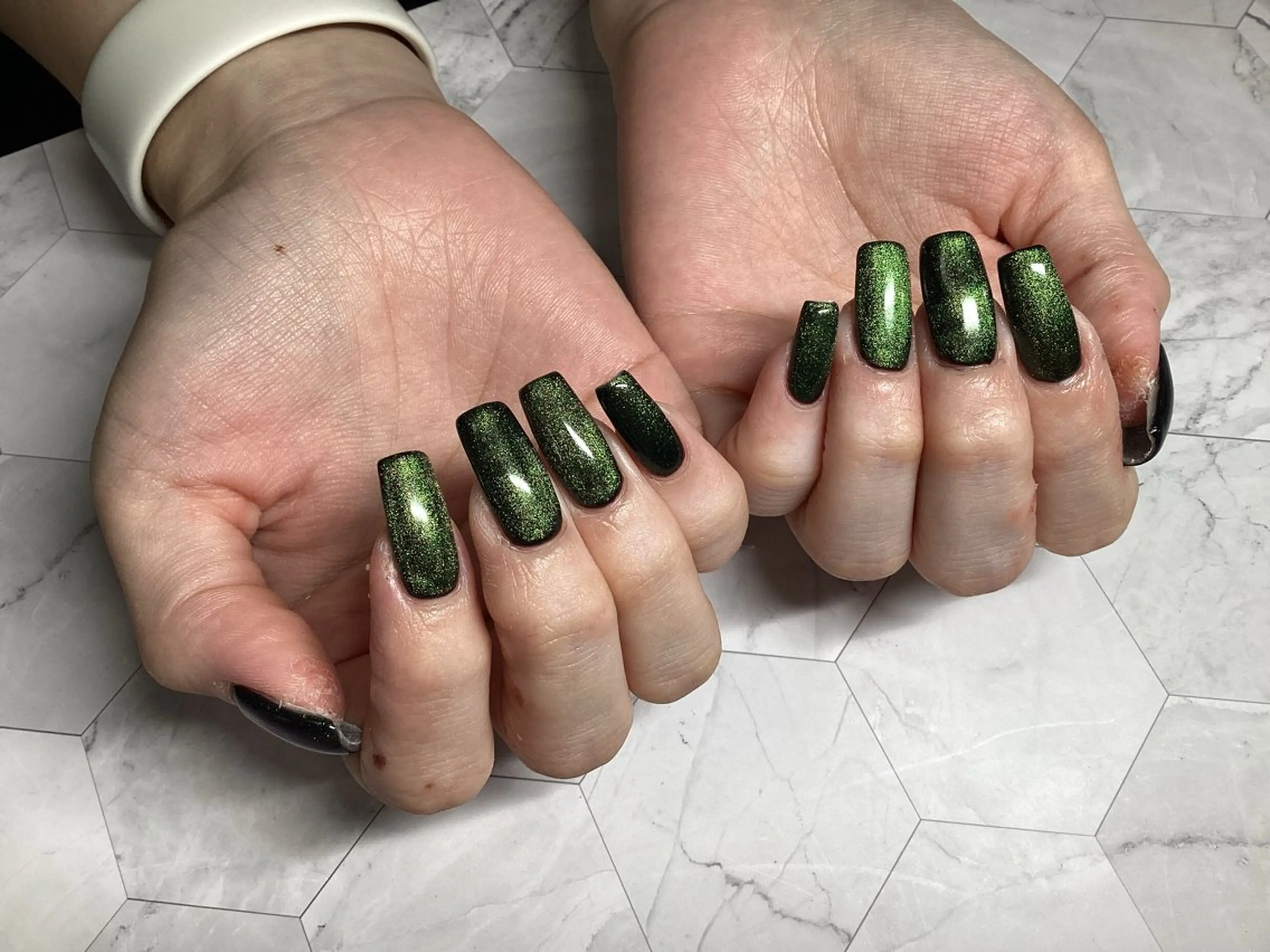 セミロング 渋谷　Laugh 8301のネイルデザイン