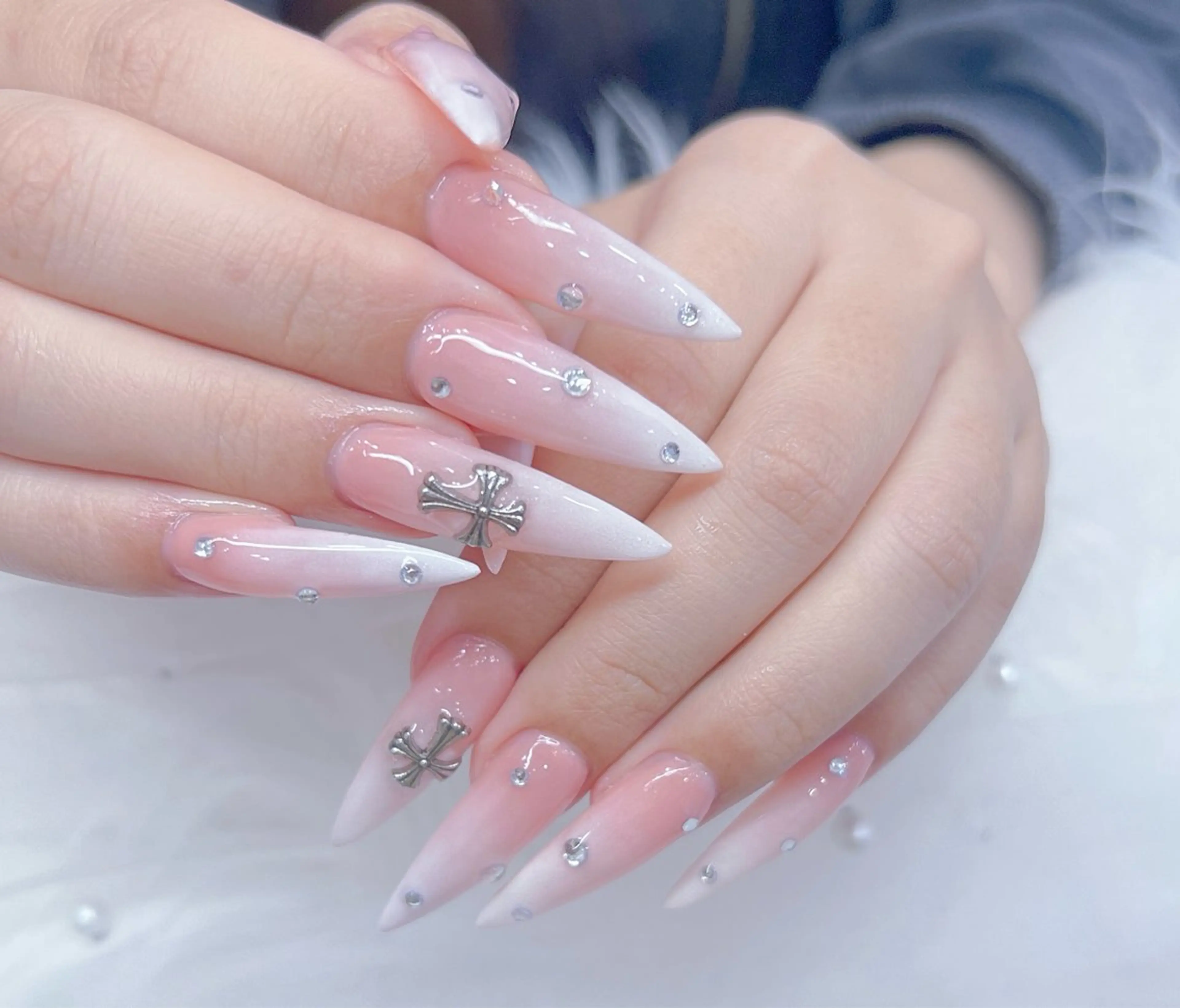 ネイル アートネイル オーロラネイル チークネイル 長さ出し フットネイル Miya_nail所属・Miya _nailのネイルデザイン