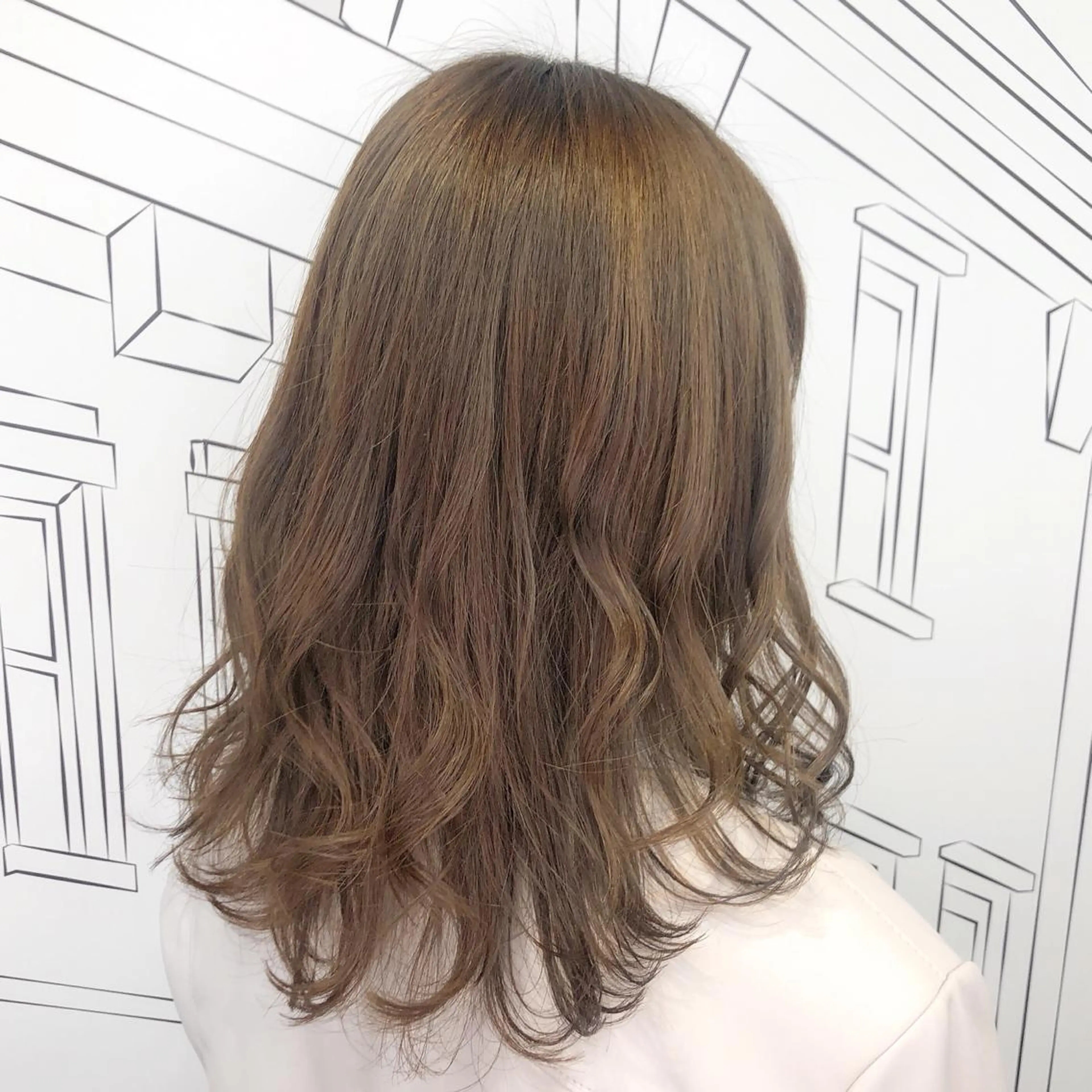 ミディアム カラー TOMOKA 艶髪/透明感カラーのヘアスタイル