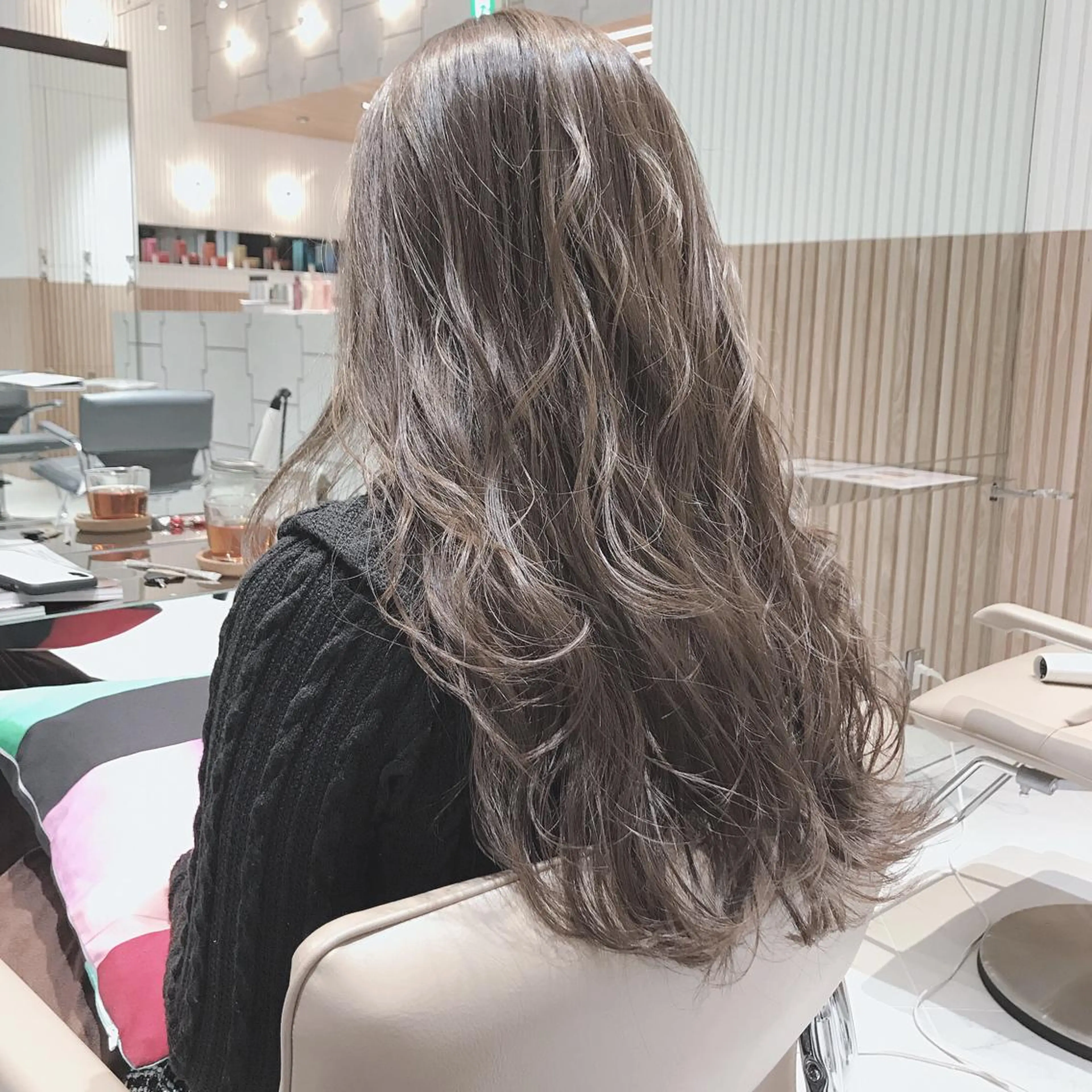 ロング カラー アッシュ ベージュカラー ブリーチ ブリーチなしカラー ボブ/ハイトーン 福生Radix 下田のヘアスタイル