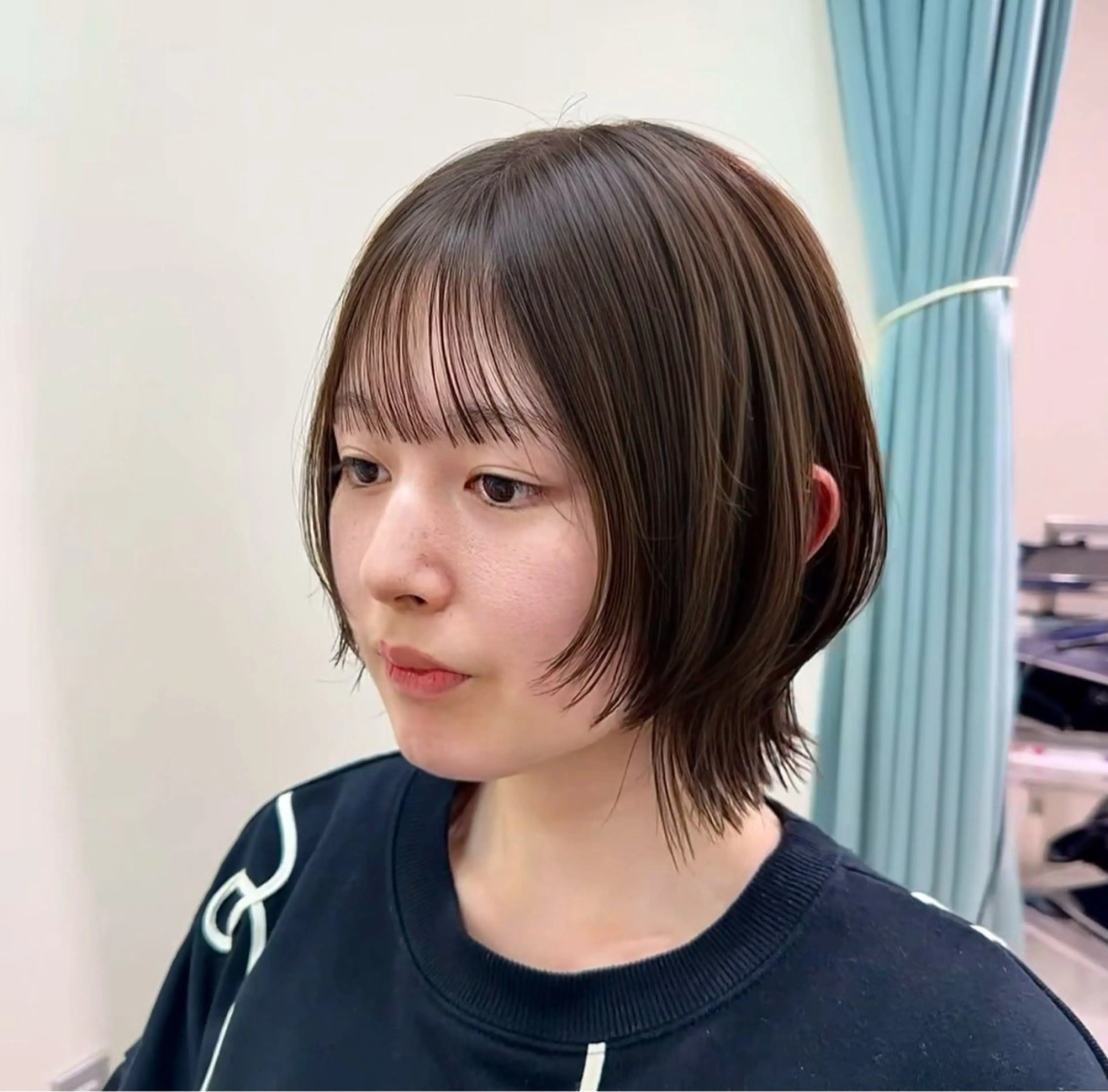 ショート カラー ボブレイヤー アッシュ アッシュブラウン ブラウンカラー ボブ 石井歩 広島/ボブ/レイヤーのヘアスタイル