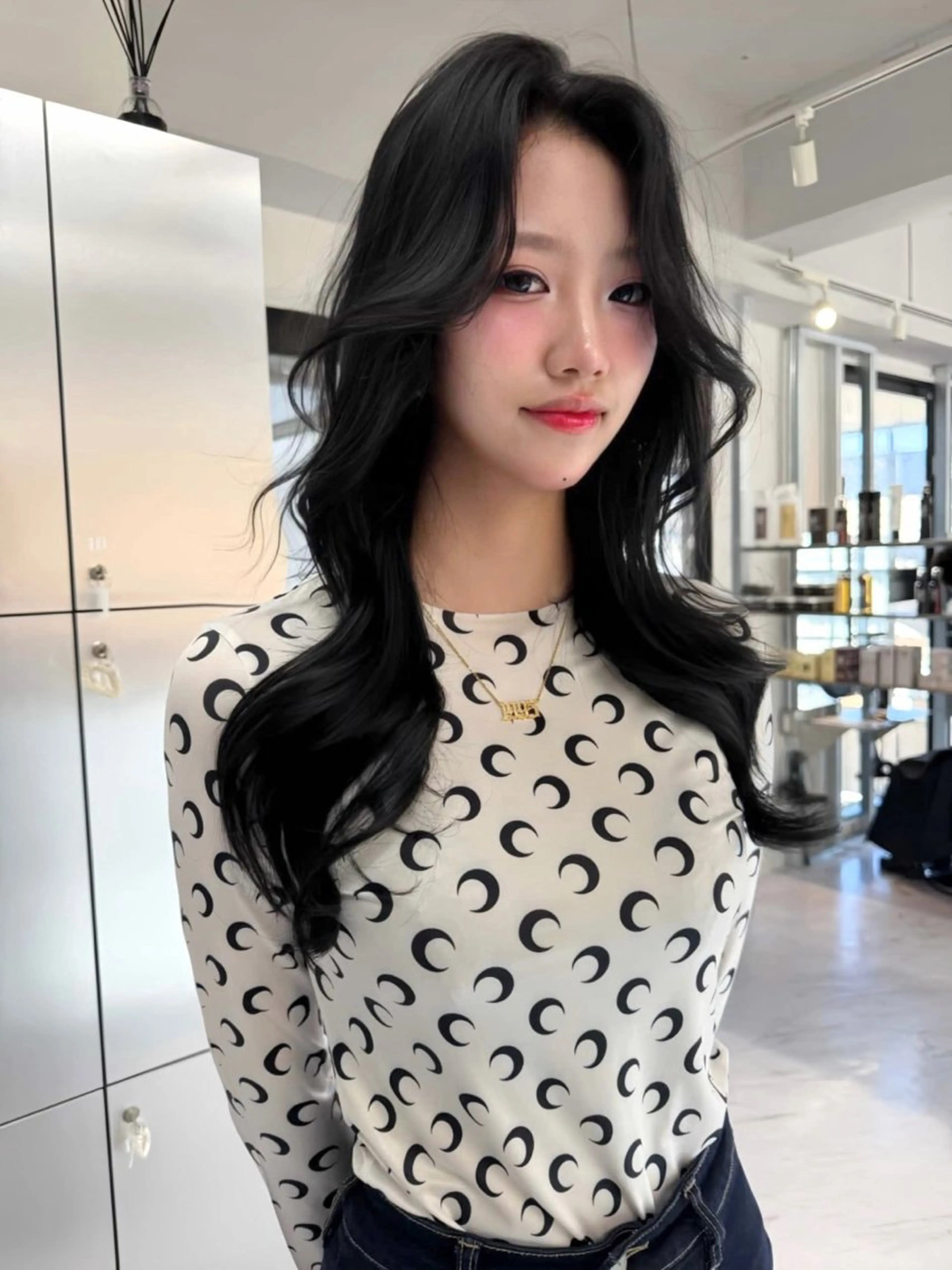ロング カラー ベージュカラー 黒髪 ブリーチ ブルーカラー ブルーブラック カット ヘアカラー TATSUブリーチ/ ミルクティーベージュのヘアスタイル