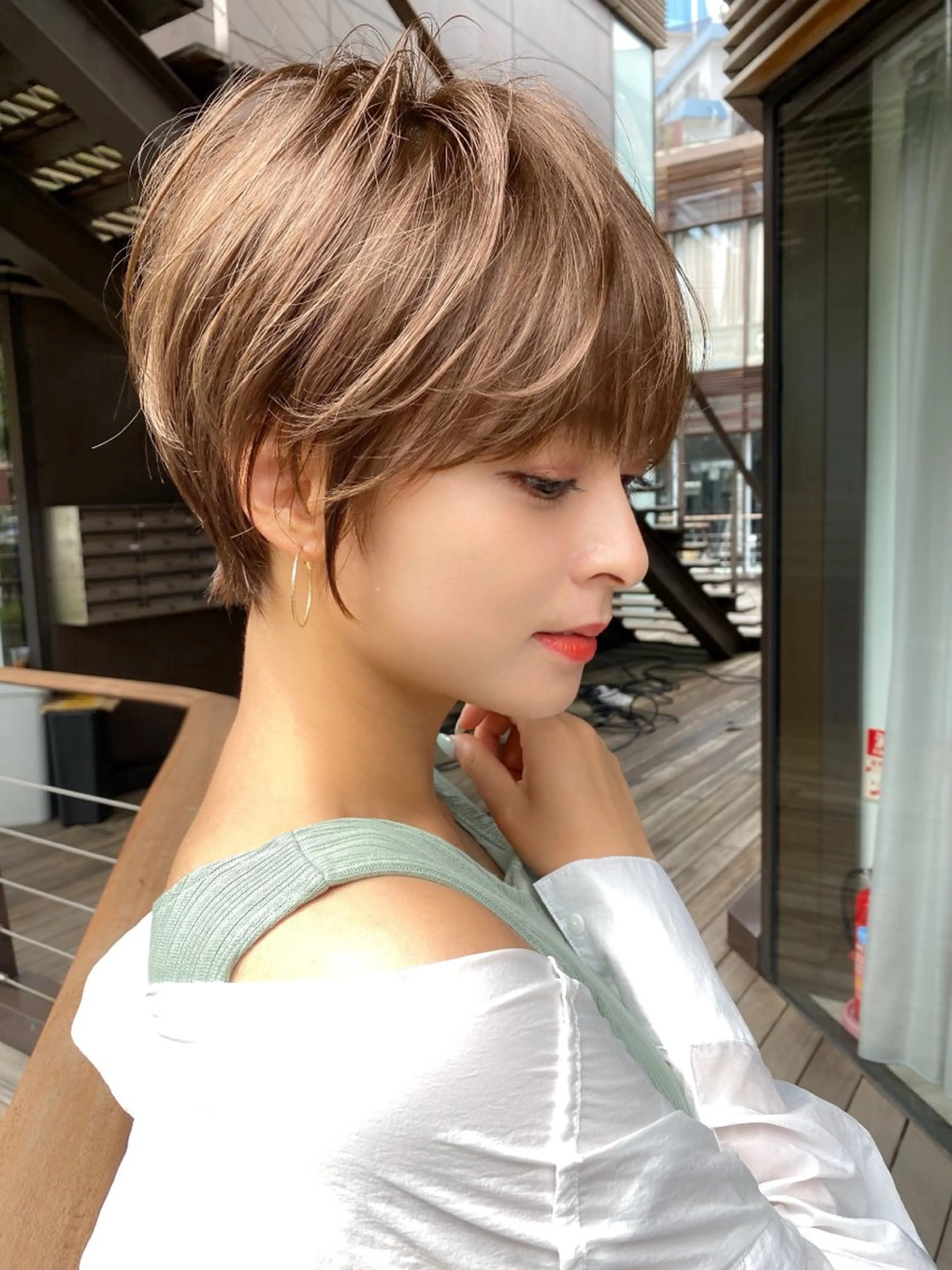 ショート 切りっぱなしボブ レイヤー/縮毛矯正のヘアスタイル