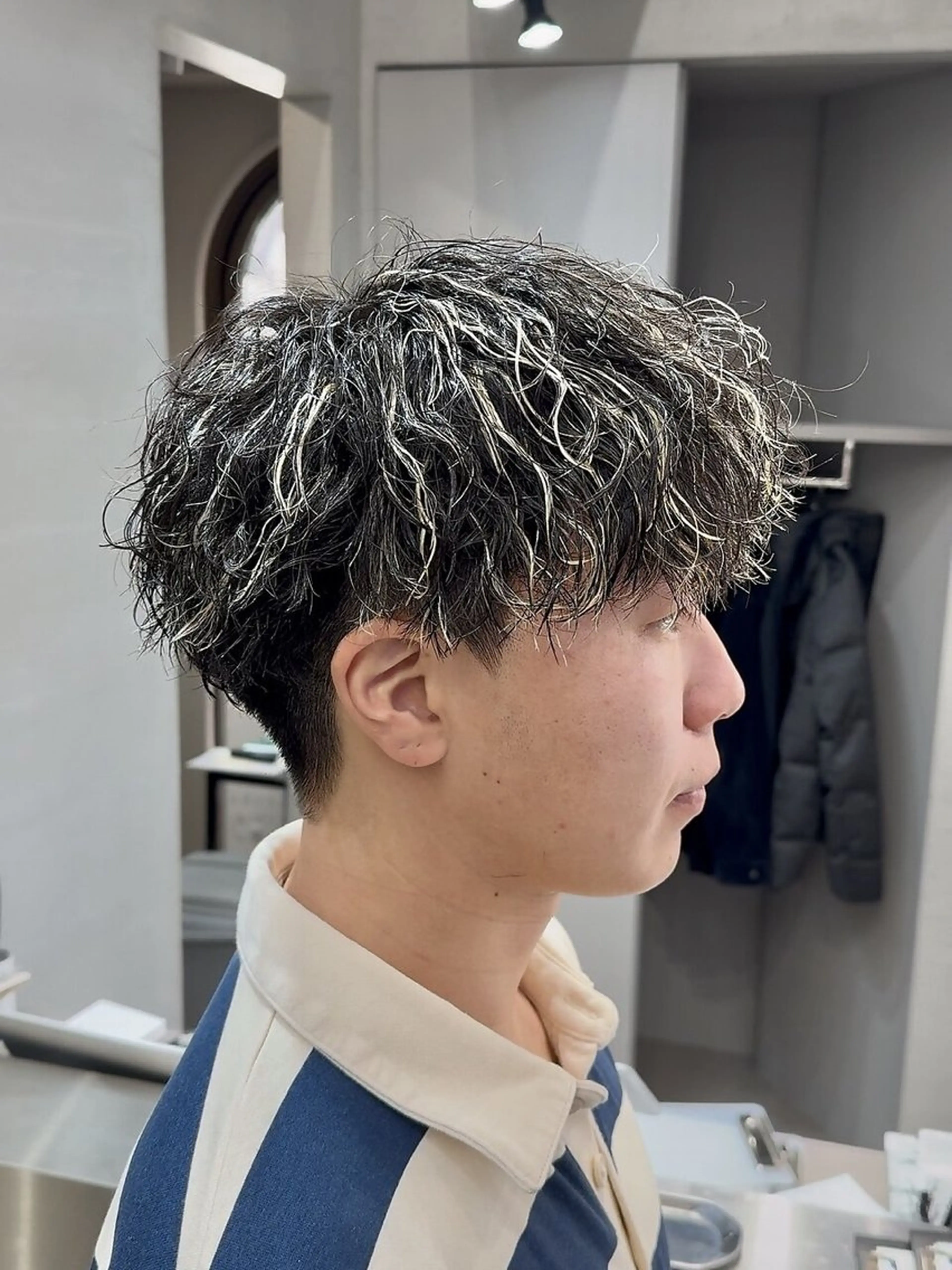 カラー メンズ メンズハイライト メンズパーマ ハイライトカラー LIBER🫧AKO 🫧メンズのヘアスタイル