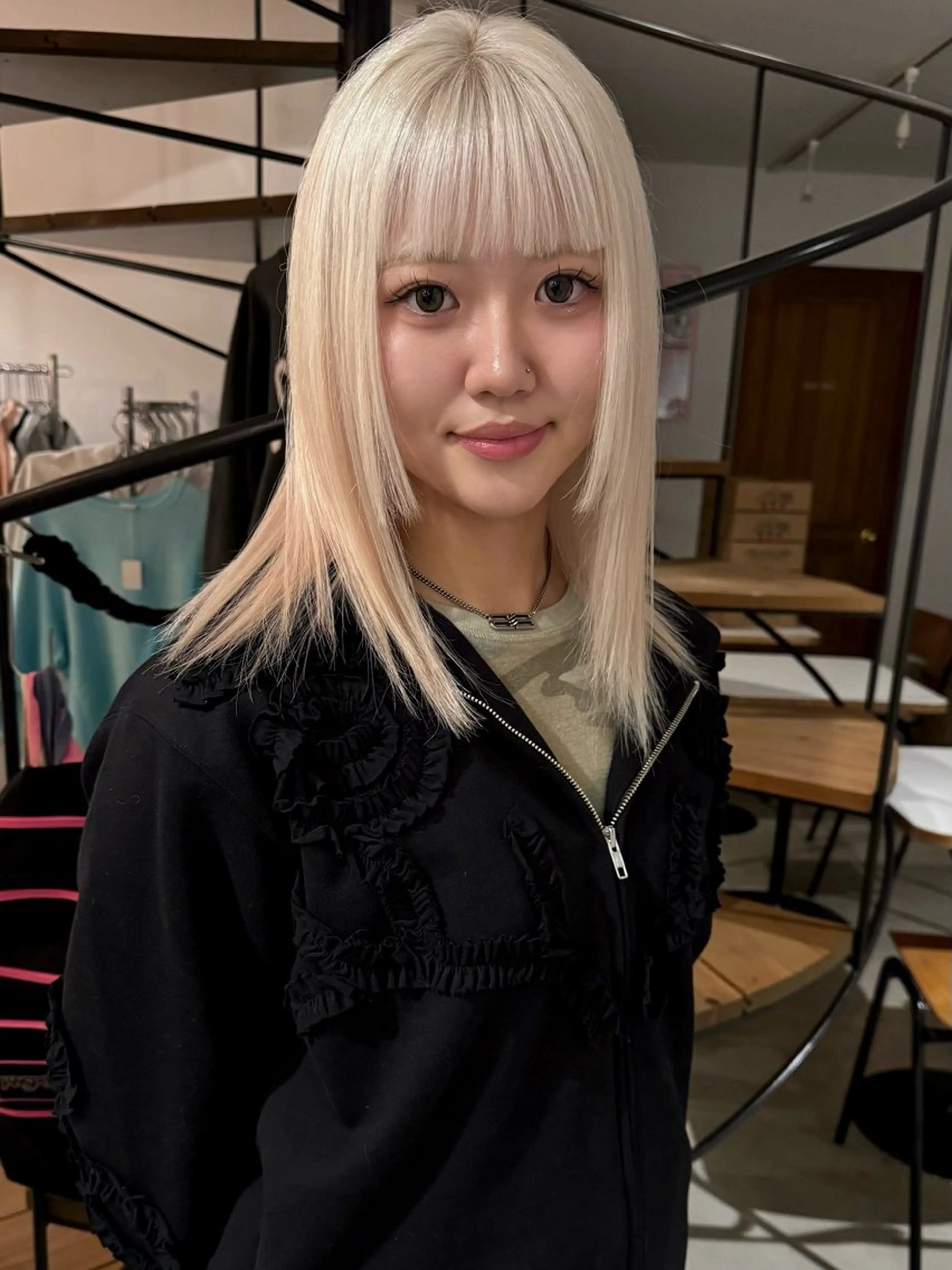 前髪カット+ケアブリーチ+プレミアムケアカラー+リケラ3stepトリートメントの写真