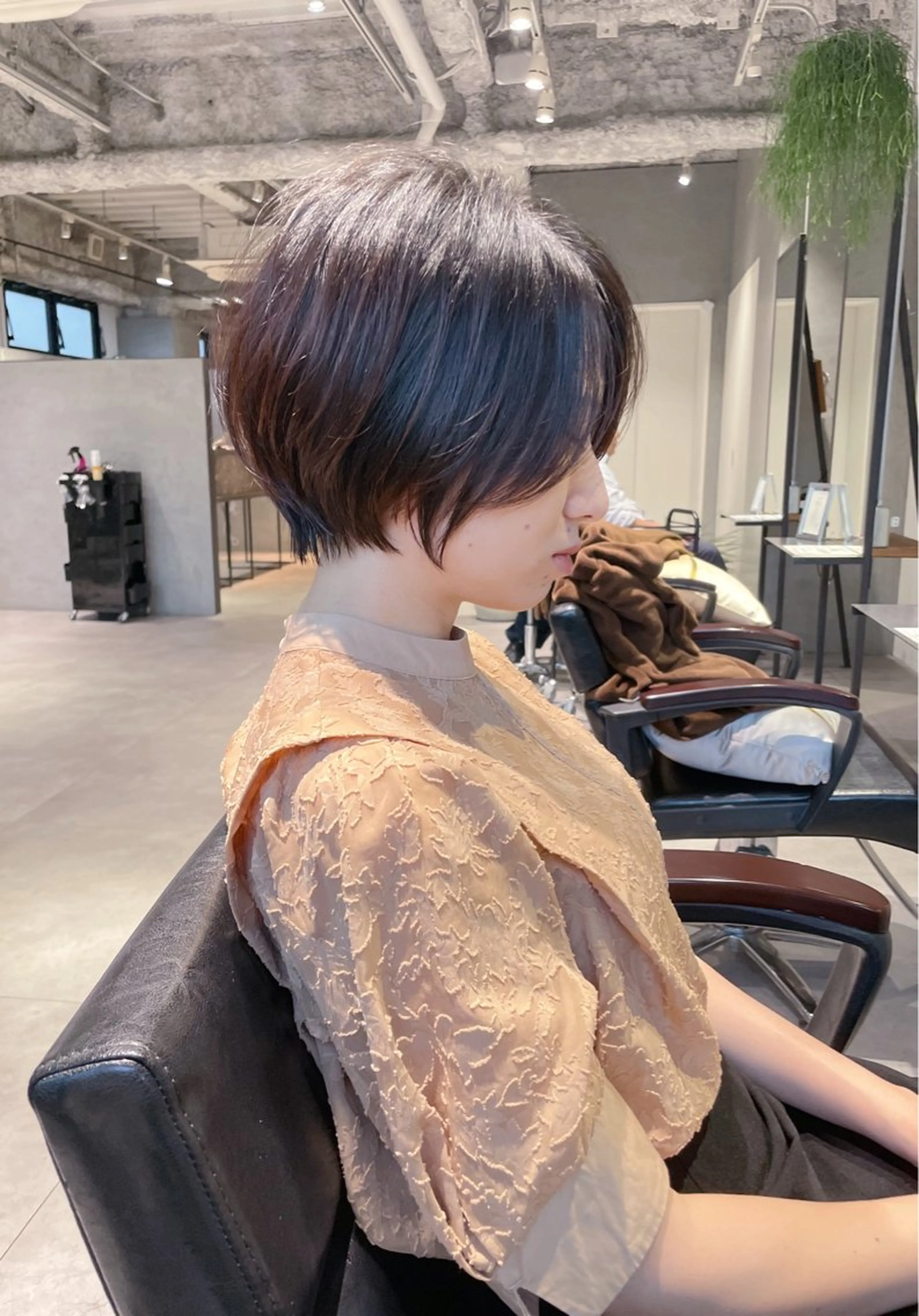 ショート カット ヘアカラー トリートメント 美髪矯正/艶カラー ボブ/栄/鐘ヶ江純也のヘアスタイル