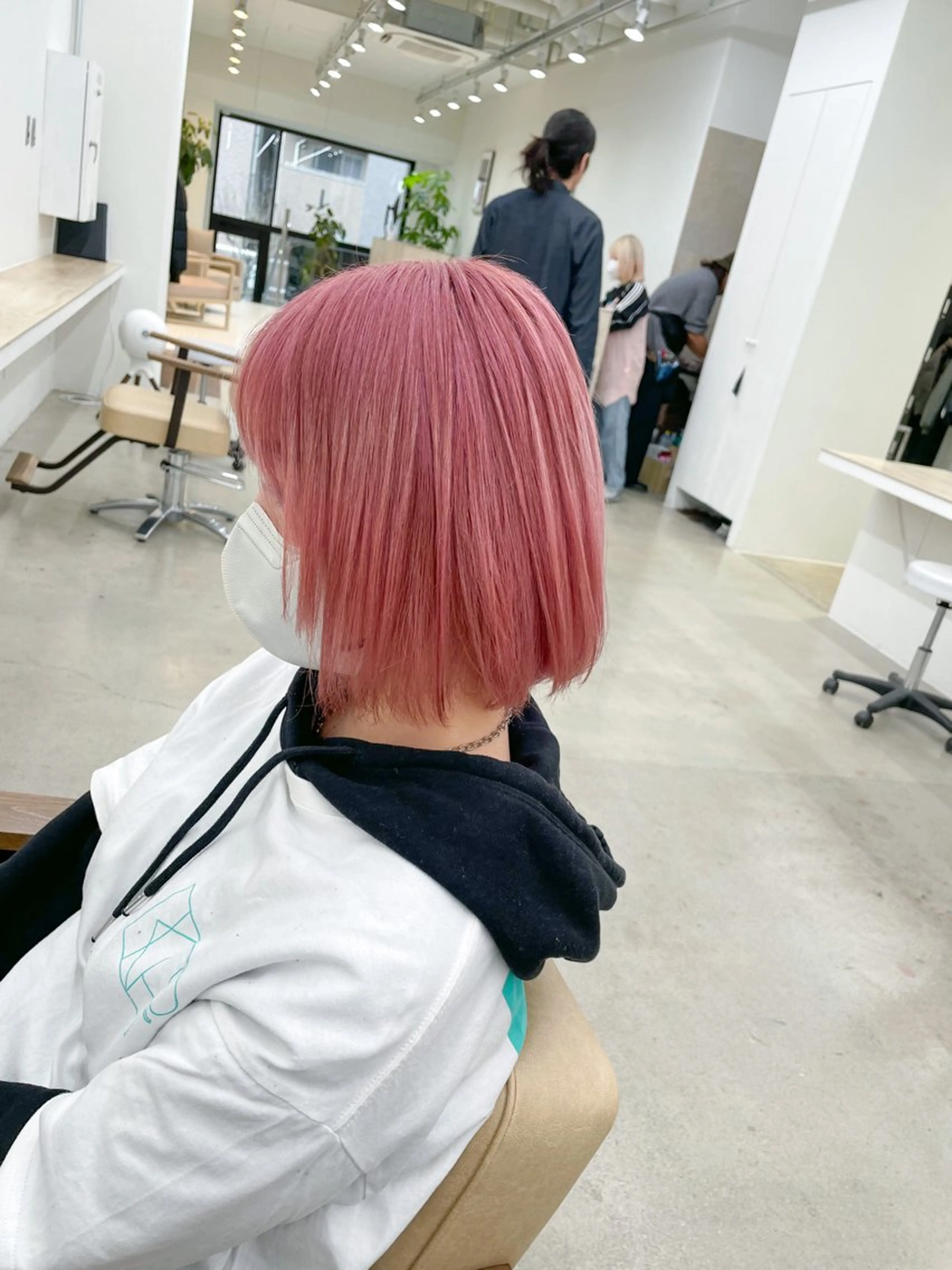 ミディアム カラー ピンクカラー ヘアカラー トリートメント ハイトーン/レイヤー /ケアブリーチ石川治のヘアスタイル