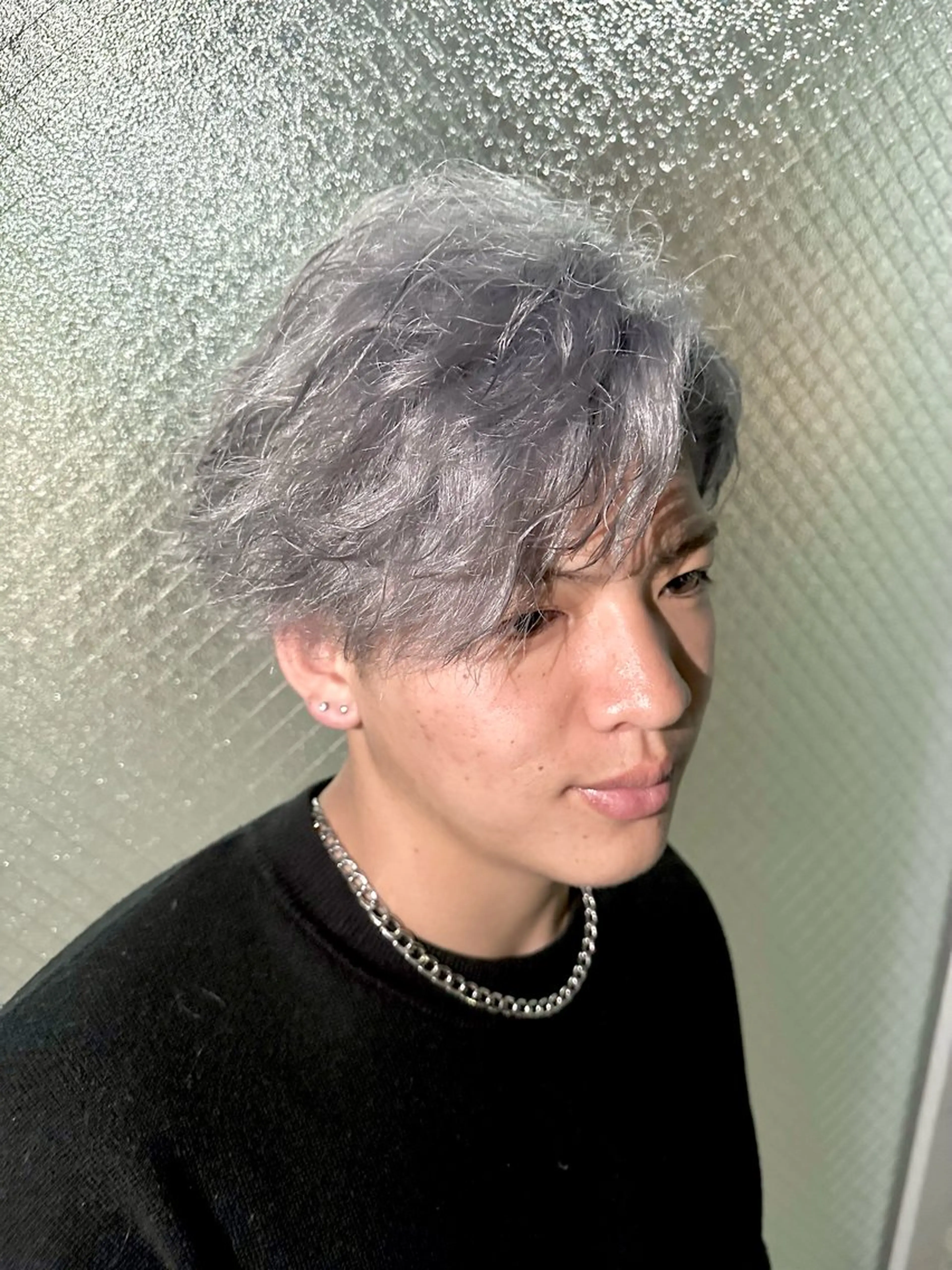 カラー メンズ シルバー ホワイトシルバー カット ヘアカラー Men's only salonSHIFT薬院店所属・岩永 大夢のヘアスタイル