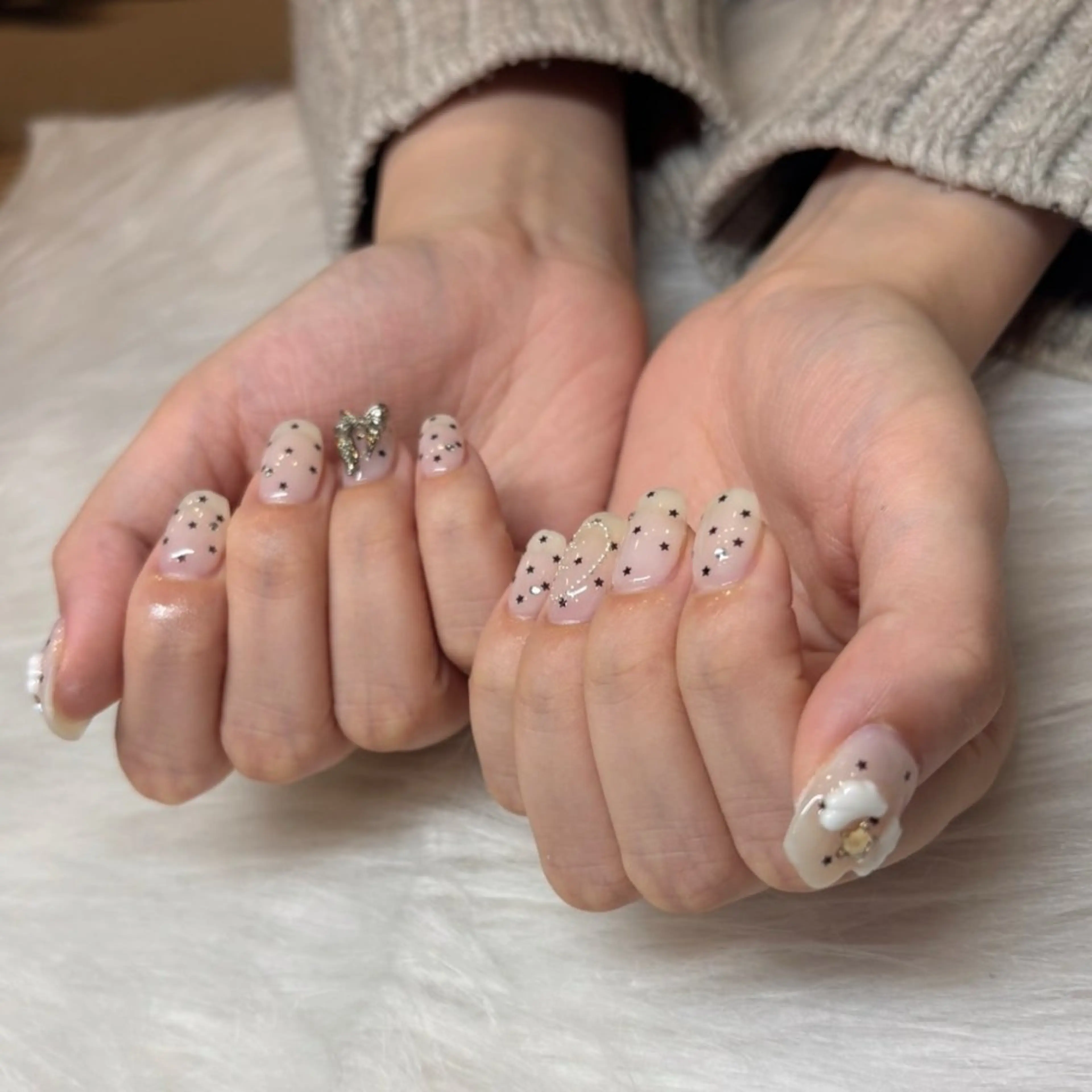 ネイル ドット ハンドネイル HANA ソブエのネイルデザイン