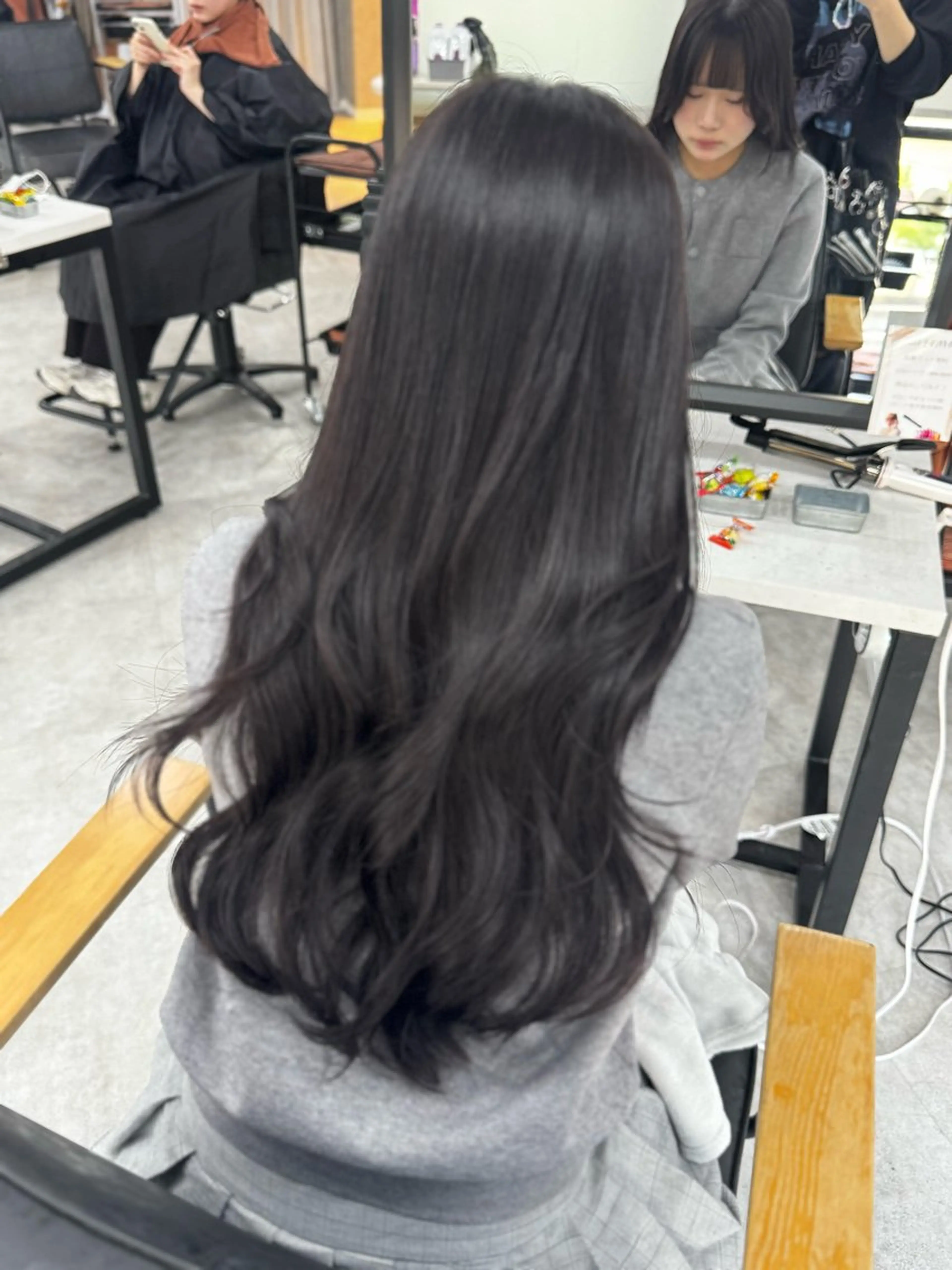 ロング カラー アッシュ アッシュブラウン ベージュカラー 黒髪 ブリーチ カット ヘアカラー トリートメント 赤み無し柔らかカラー 【梅田】madokaのヘアスタイル