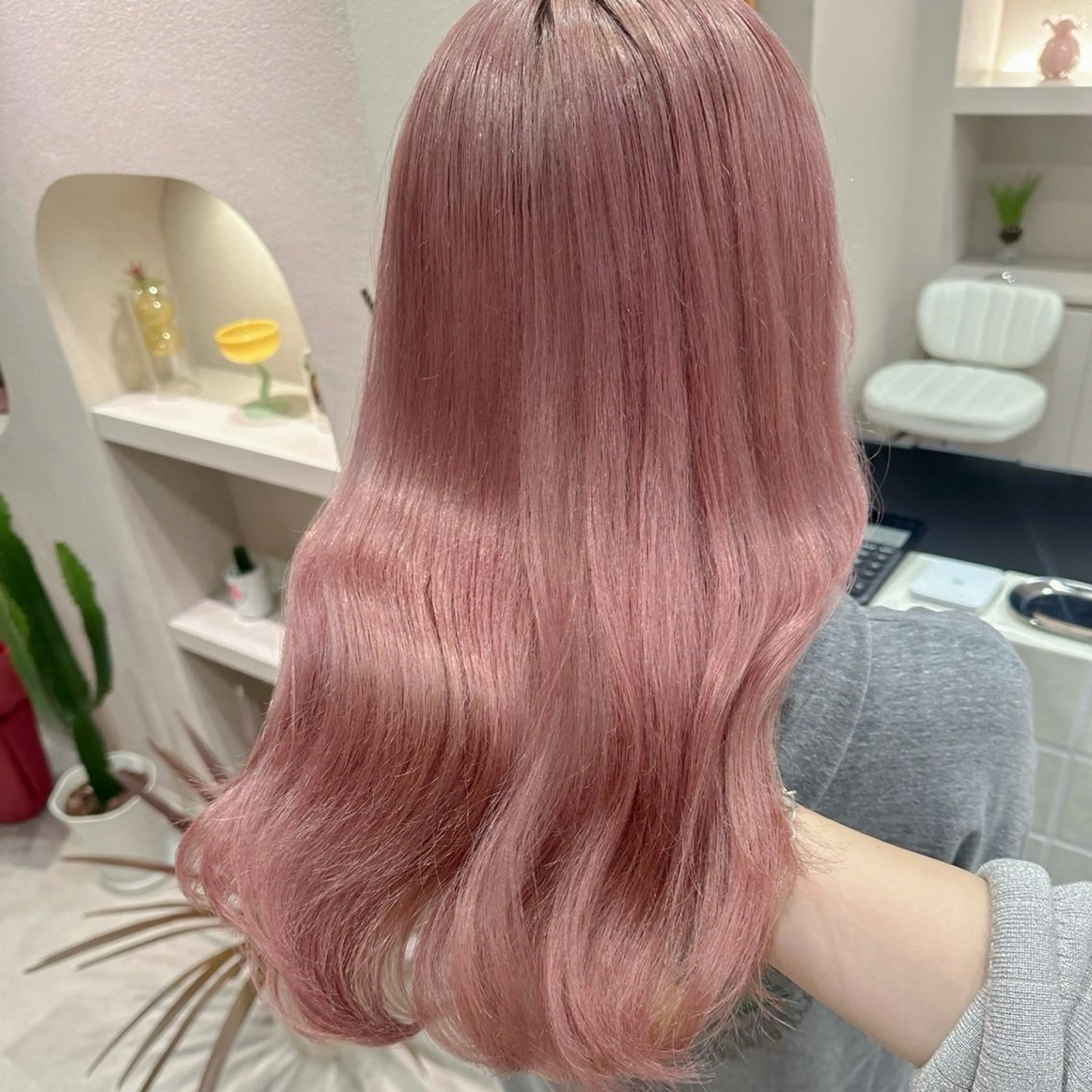 カラー ピンクカラー ヘアカラー ハイトーン／暖色 👩🏼HONOKAのヘアスタイル