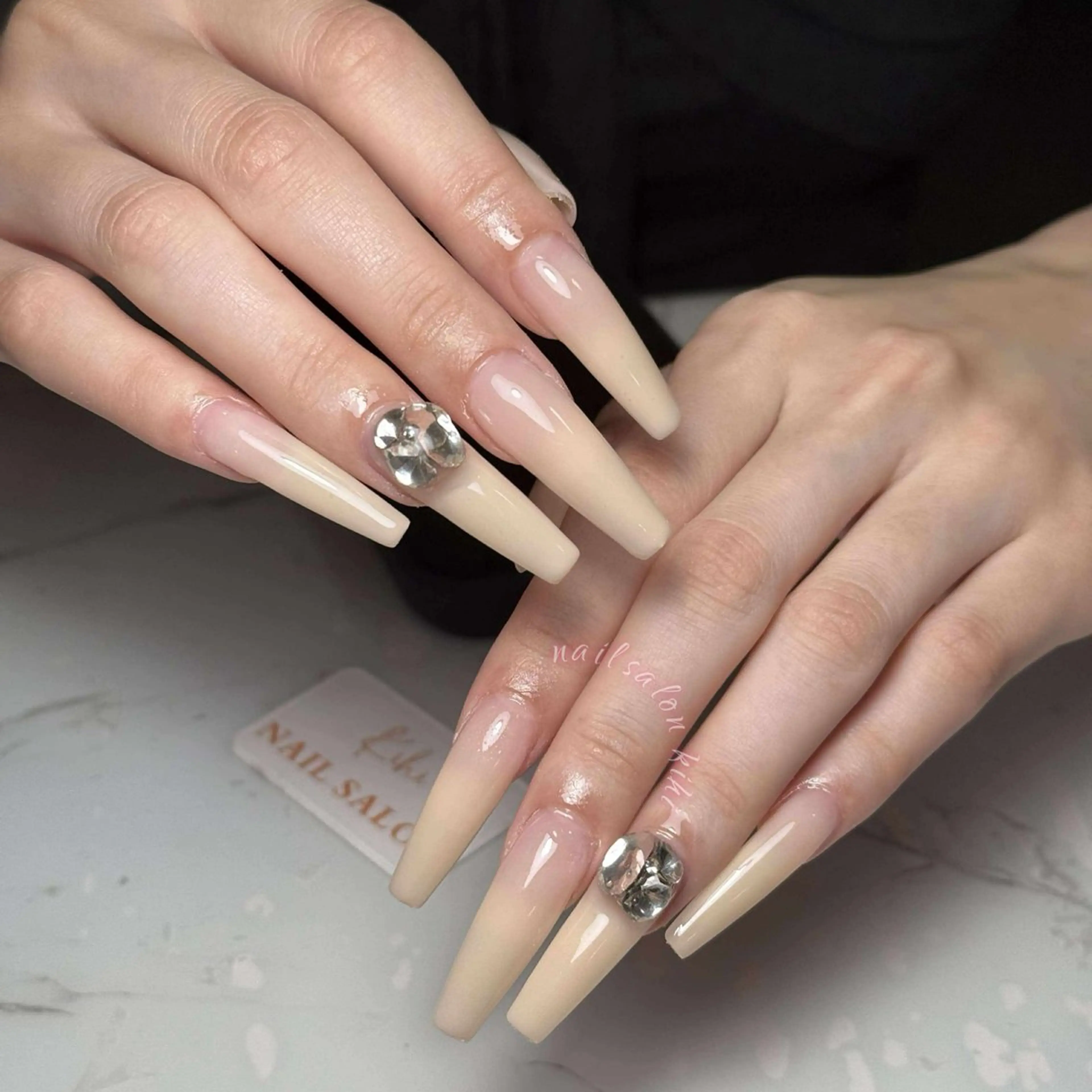 ネイル アートネイル フレンチネイル ジェルネイル グラデーション 韓国ネイル ハンドネイル 💕鈴木ユリ パラジェル/オフ無料のネイルデザイン