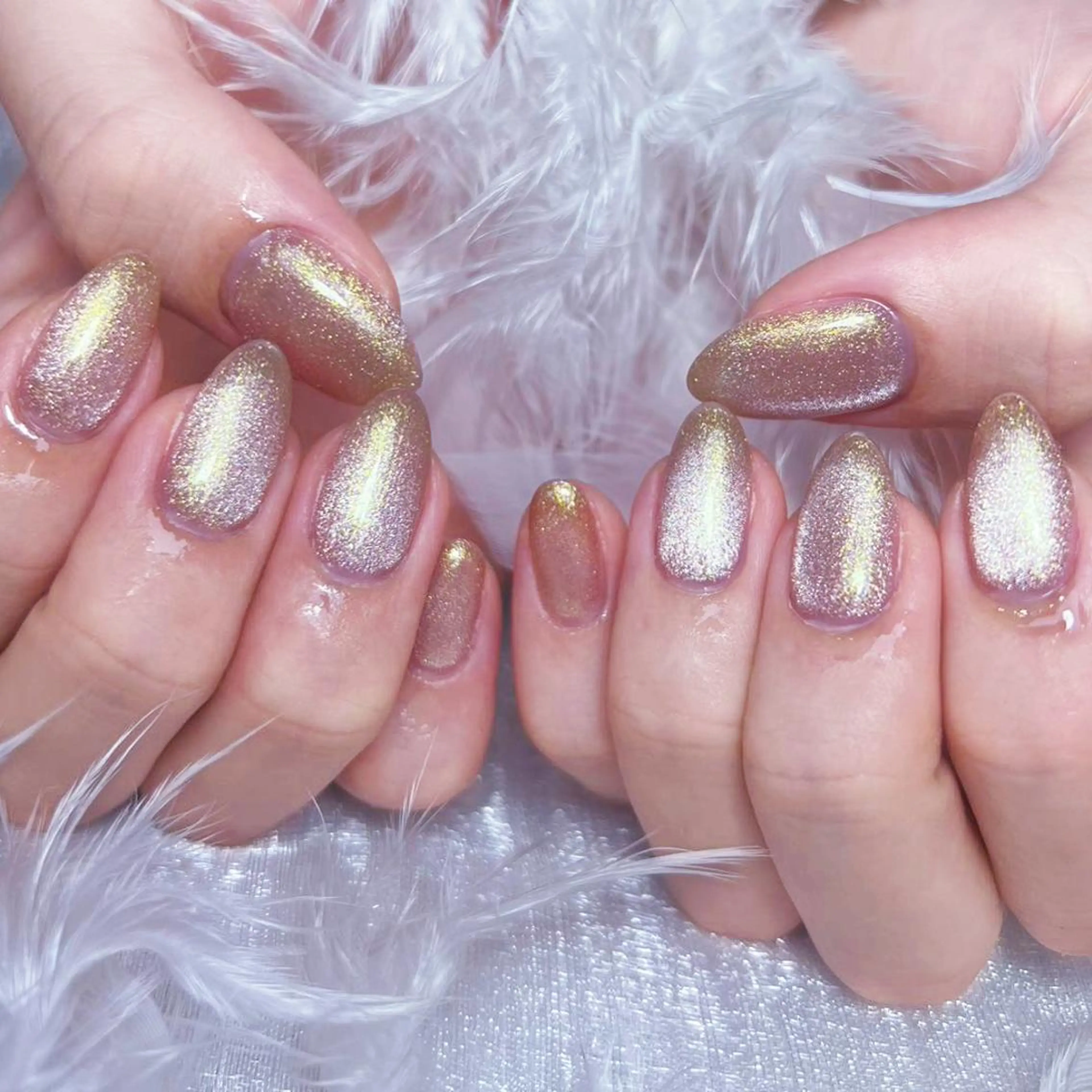 ネイル アートネイル オーロラネイル フラッシュネイル ガーリー キラキラネイル Leah 💅のネイルデザイン