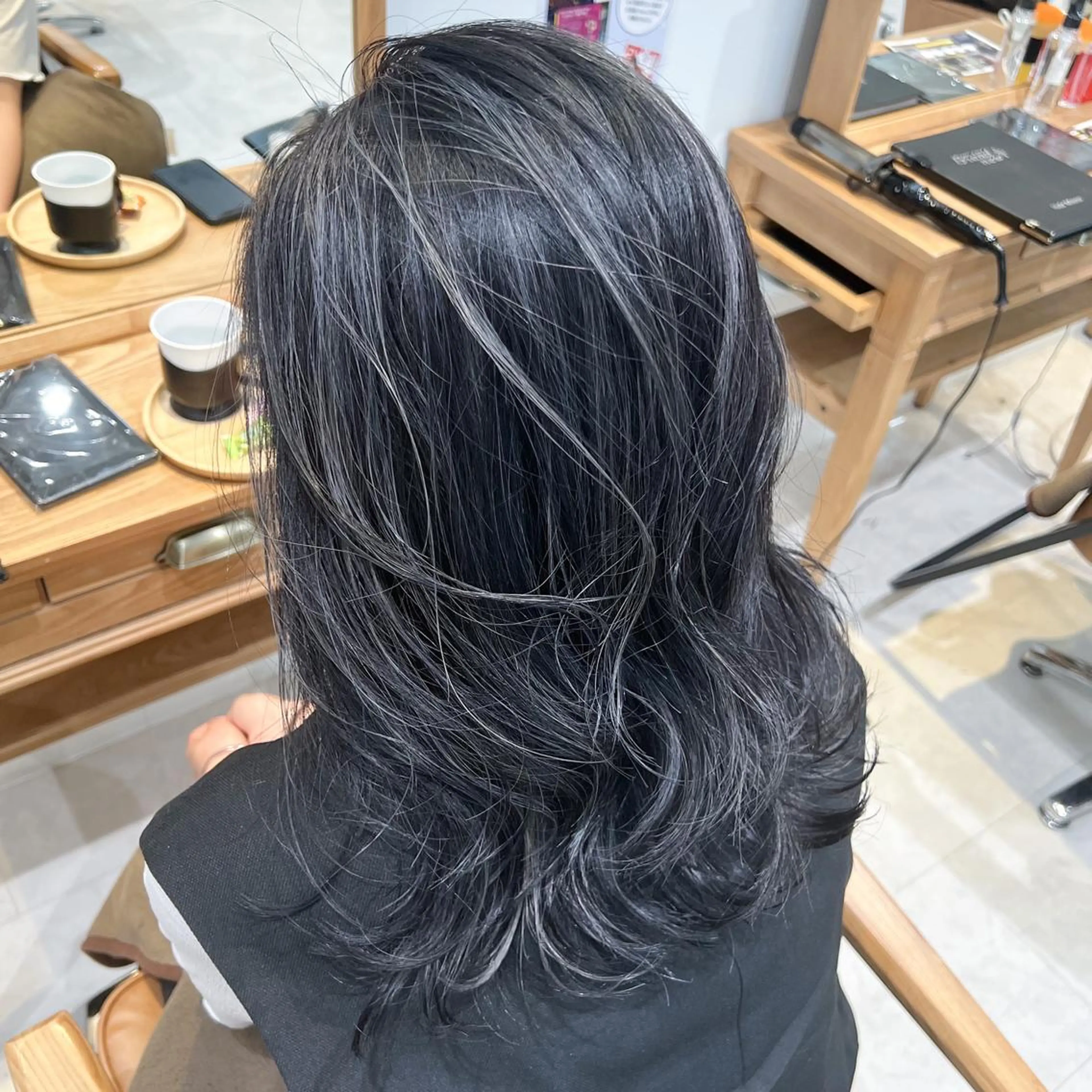 セミロング カラー ハイライトカラー ハイライト なんば髪質改善カラー Ardoreのヘアスタイル