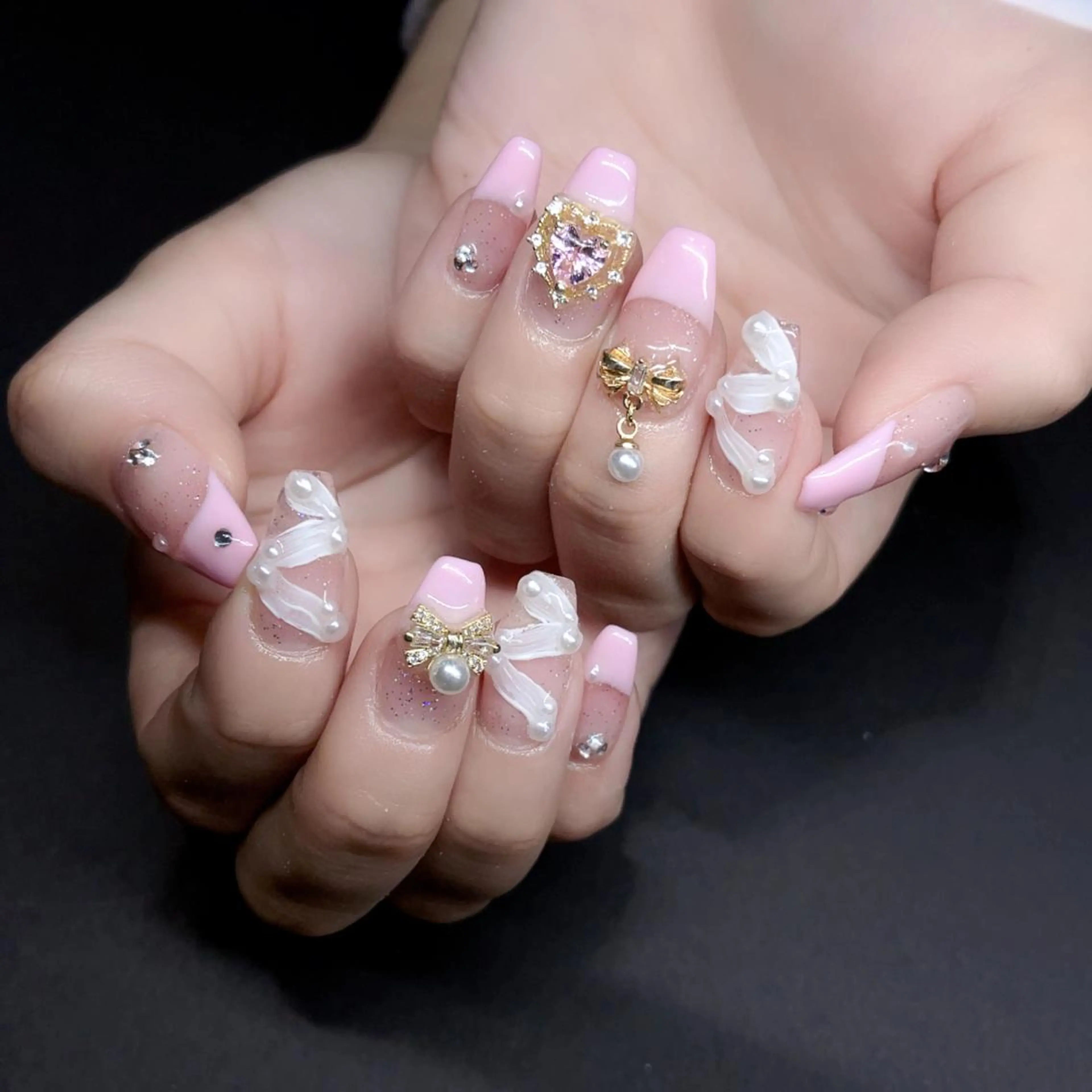 ネイル ハンドネイル Queens ciciのネイルデザイン