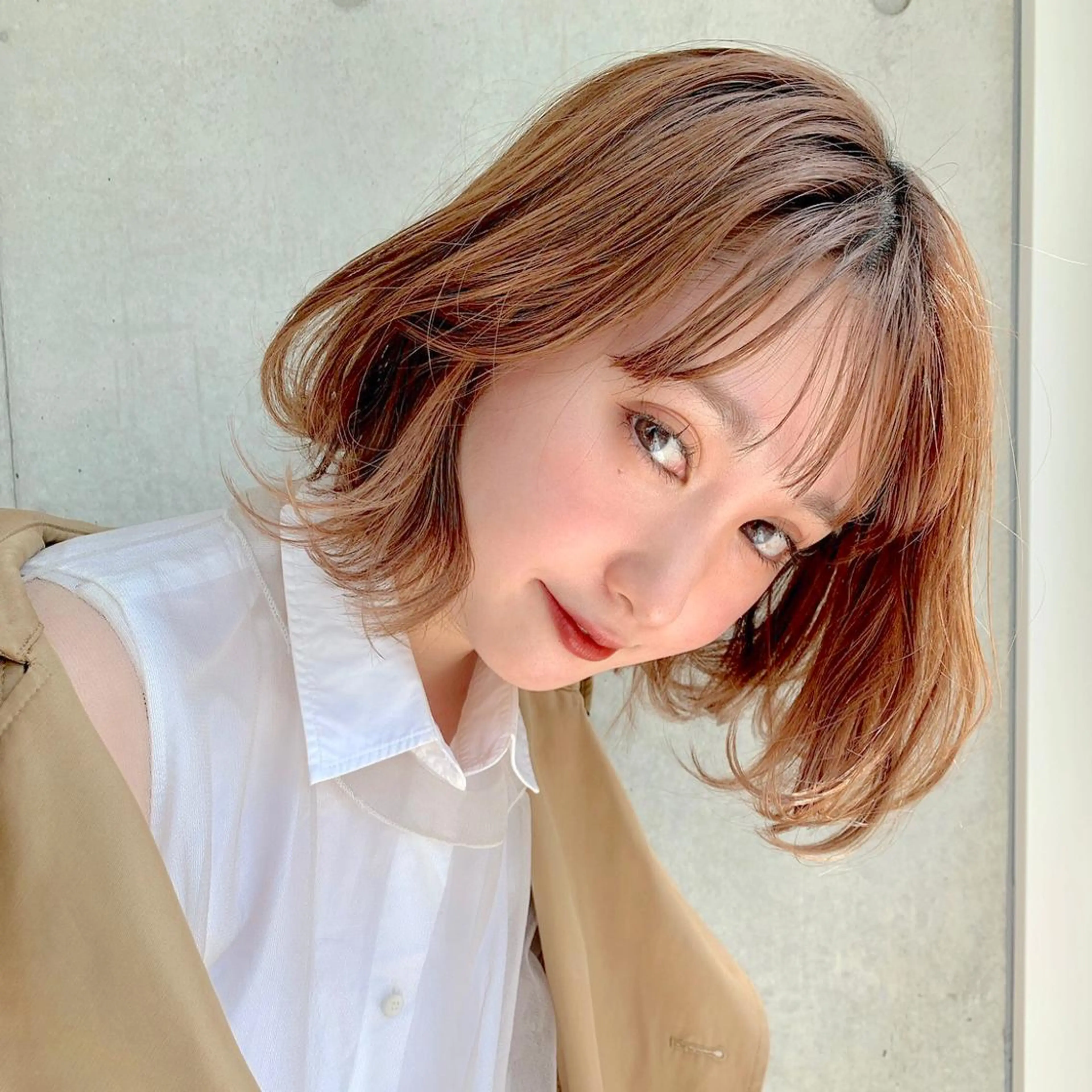 ミディアム カラー ヘアカラー トリートメント ハイトーン×レイヤー カットTAKUMIのヘアスタイル