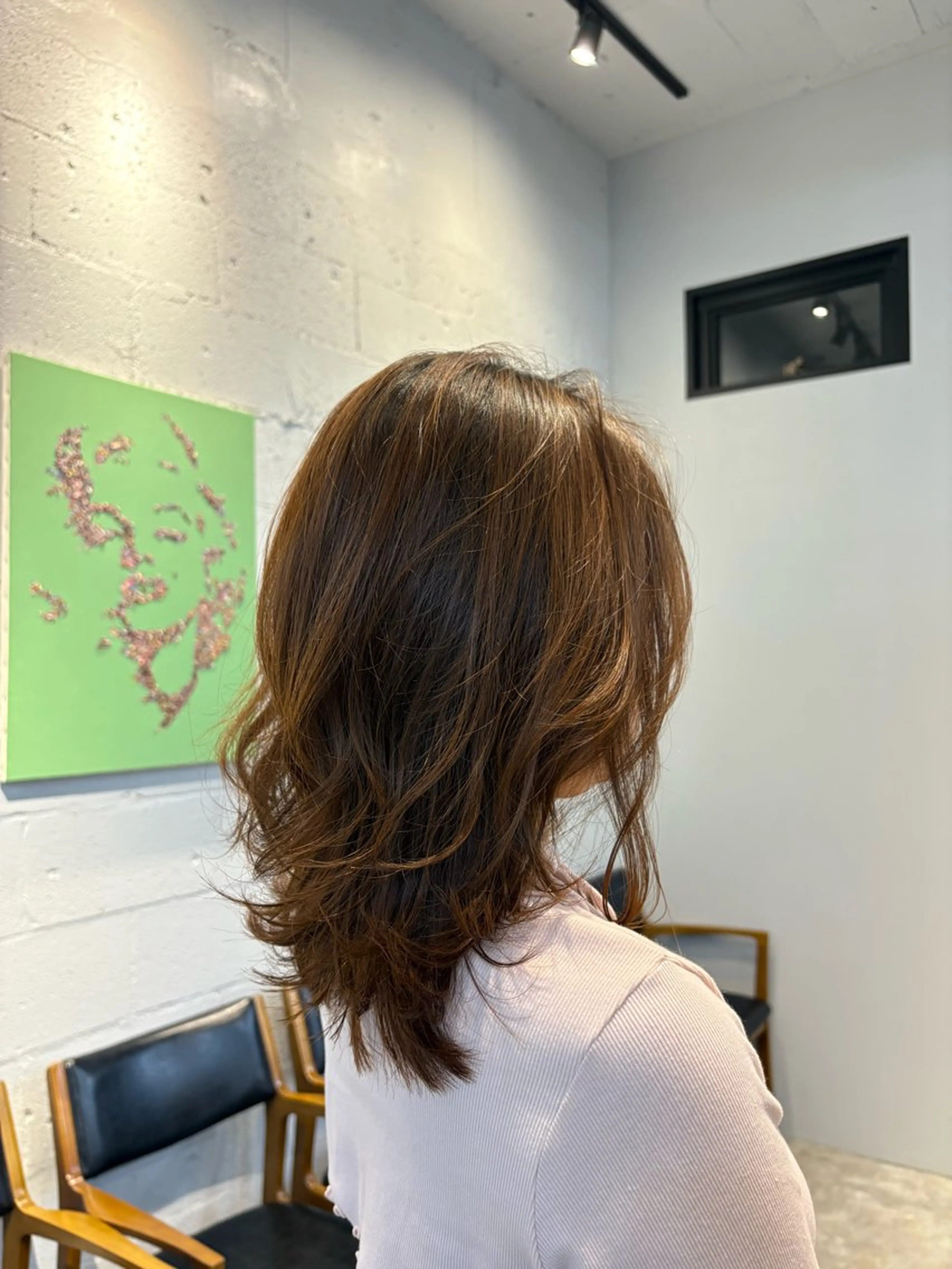 ミディアム くびれヘア レイヤーカット ウルフカット 久貝 莉子のヘアスタイル