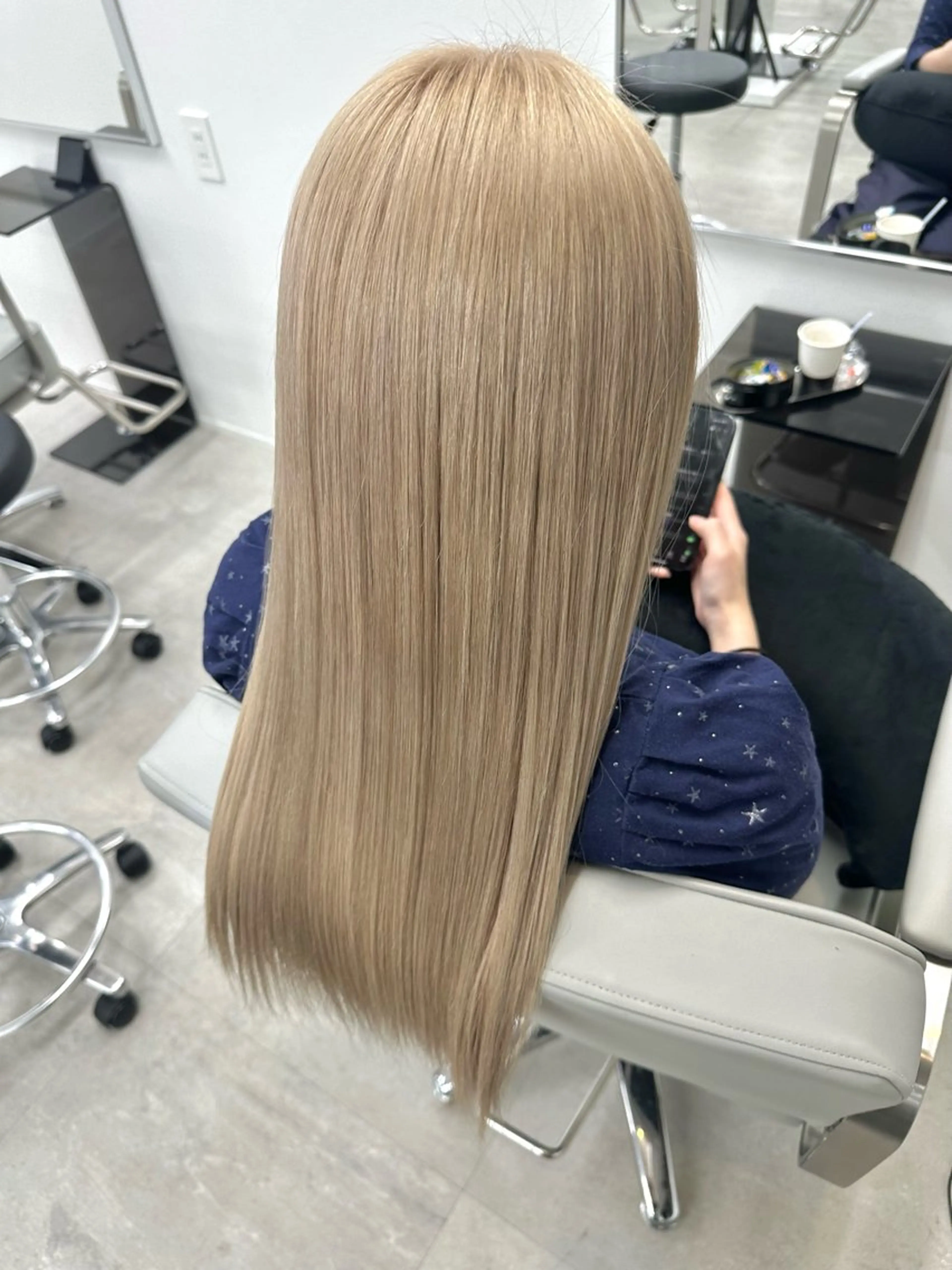 セミロング Mei/ハイトーン/ シャドールーツのヘアスタイル