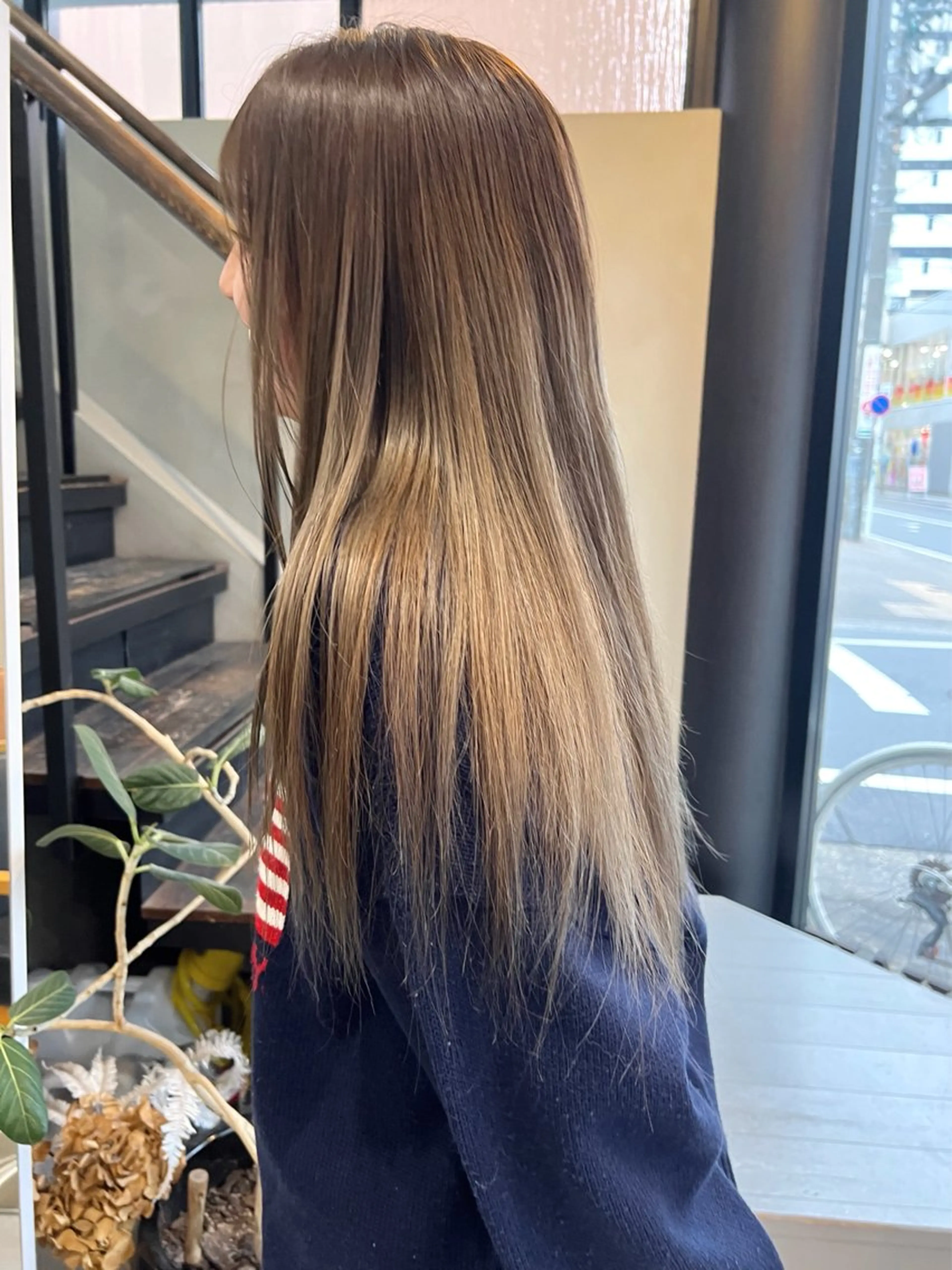 ロング カラー ベージュカラー ブリーチ ブラウンカラー 透明感カラー ダブルカラー カット ヘアカラー レイヤー / ボブ/ ベージュ/ sakiのヘアスタイル