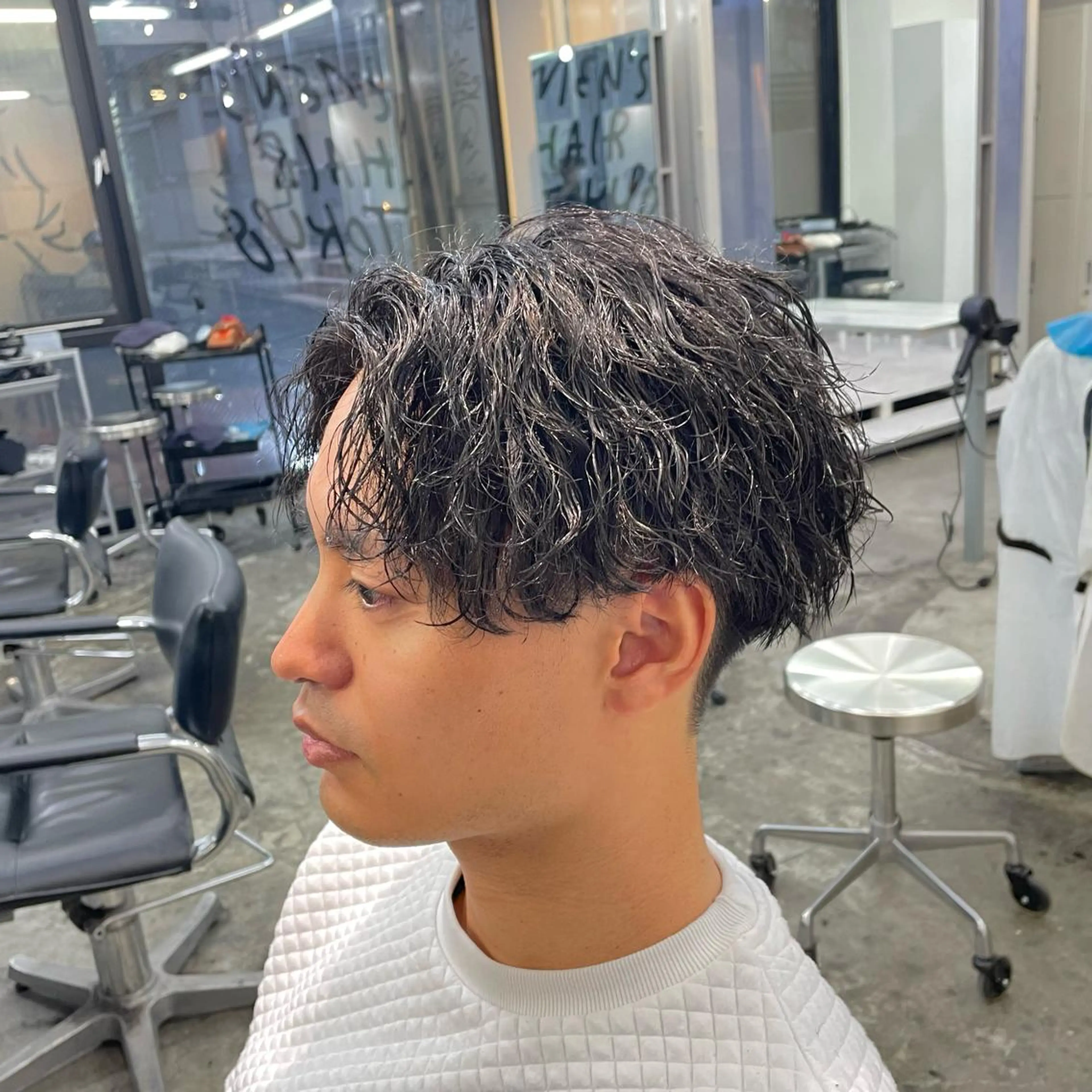 ショート パーマ メンズ センターパート カット パーマ メンズ特化美容師/ 藤戸 椋のヘアスタイル