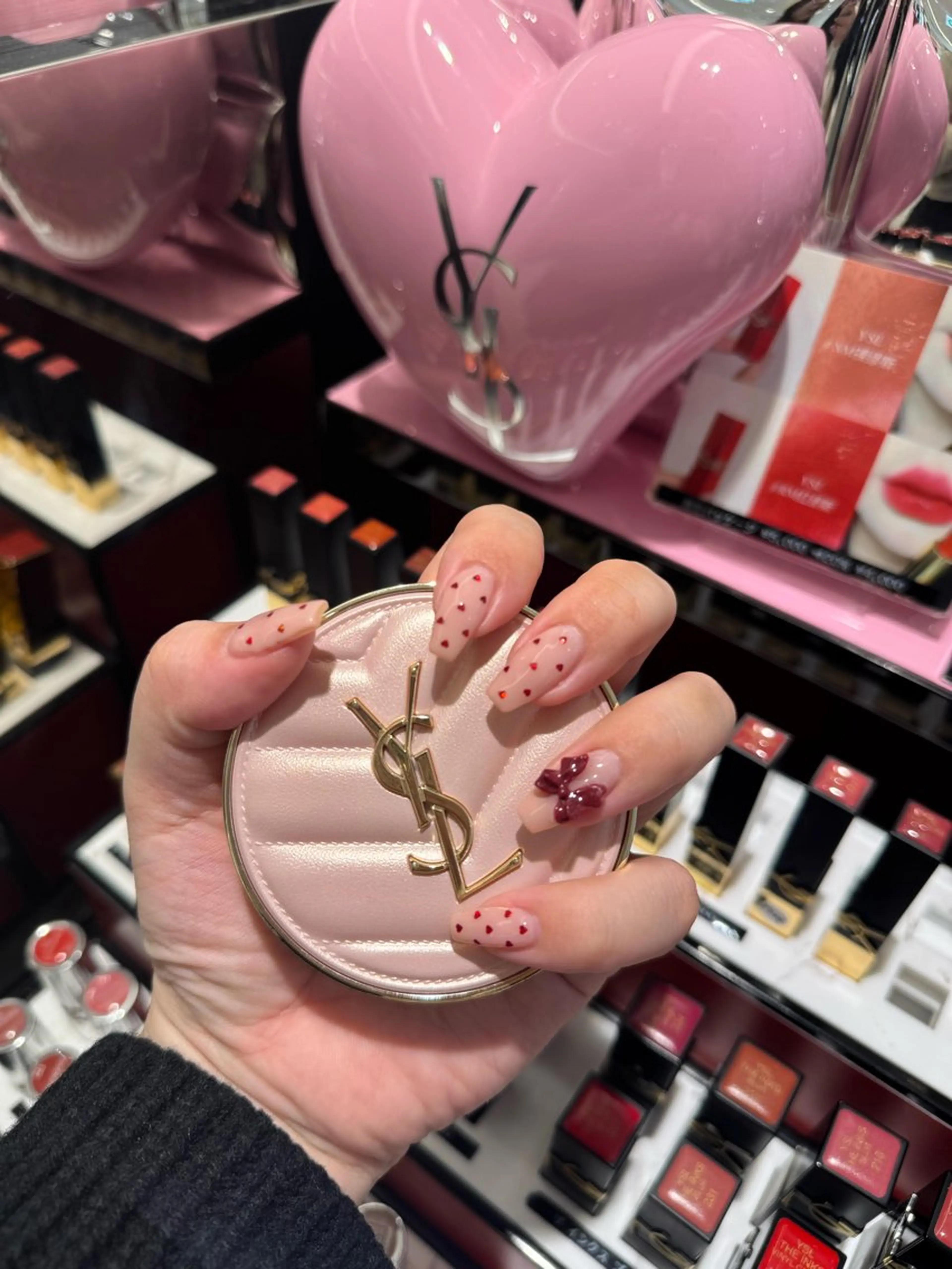 ネイル シュシュ 🎀 girly nailのネイルデザイン