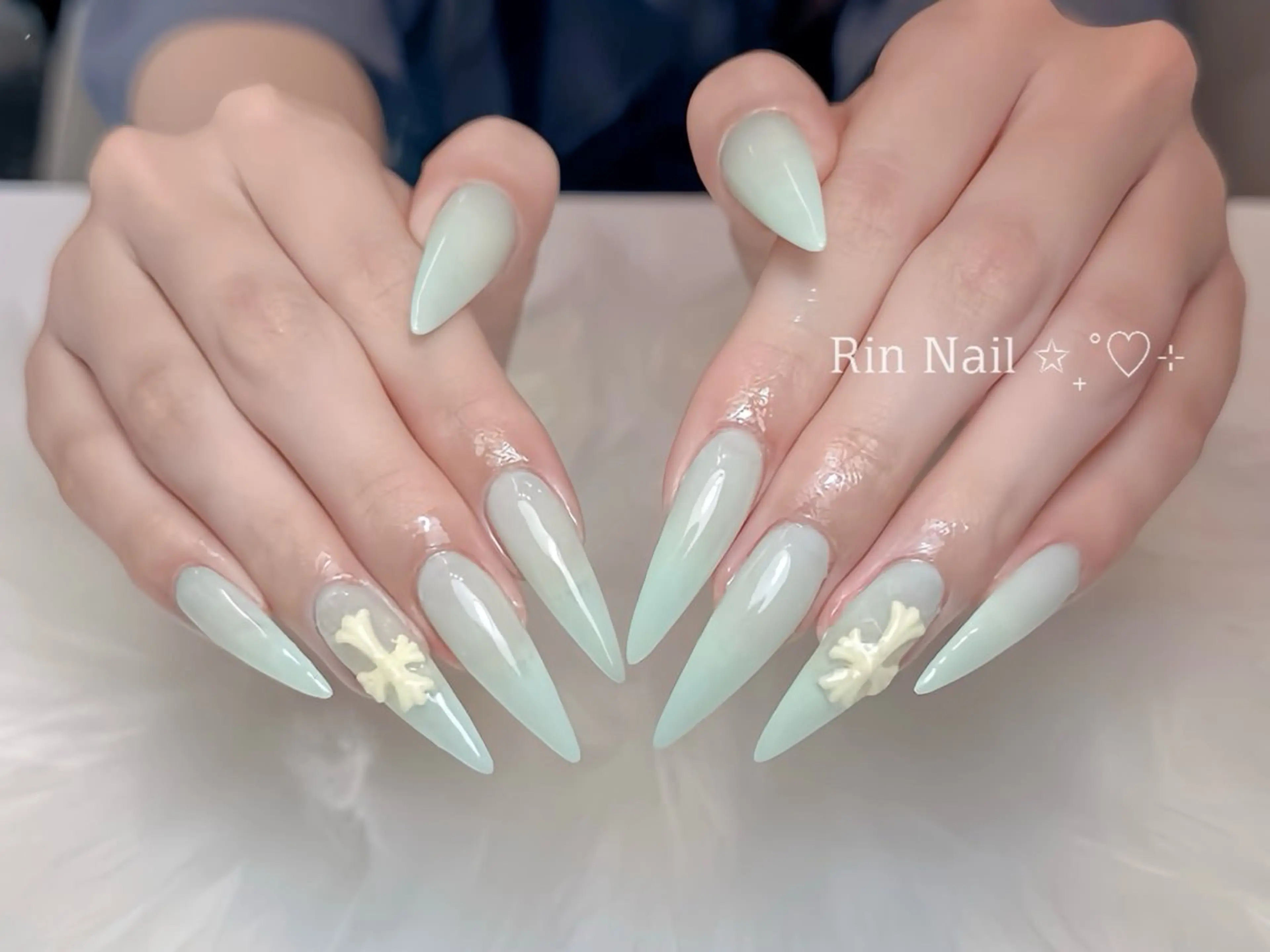 ネイル オーロラネイル チークネイル 桜ネイル クリアネイル ドット ハンドネイル Rin Nail 新大久保店のネイルデザイン