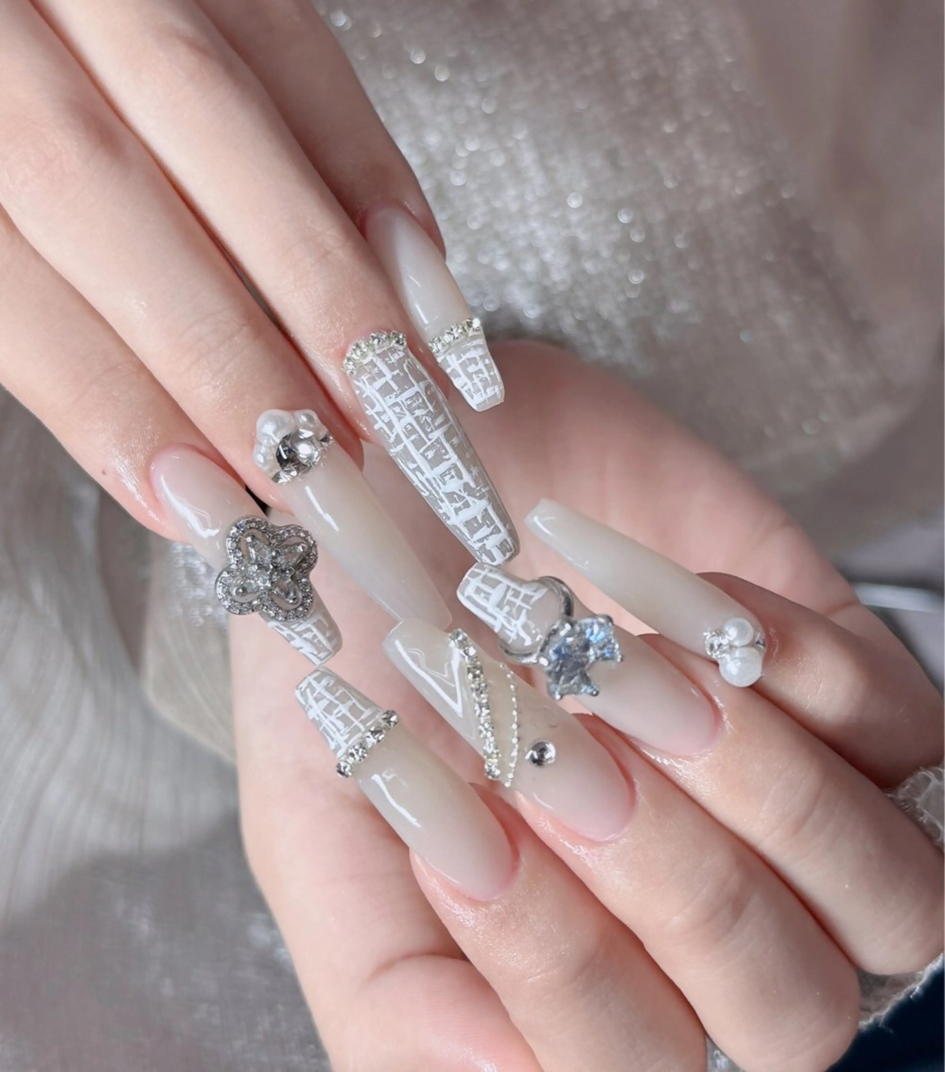 ネイル フレンチネイル ジェルネイル ハロウィン キラキラネイル 韓国ネイル H.baby Nail Salonのネイルデザイン