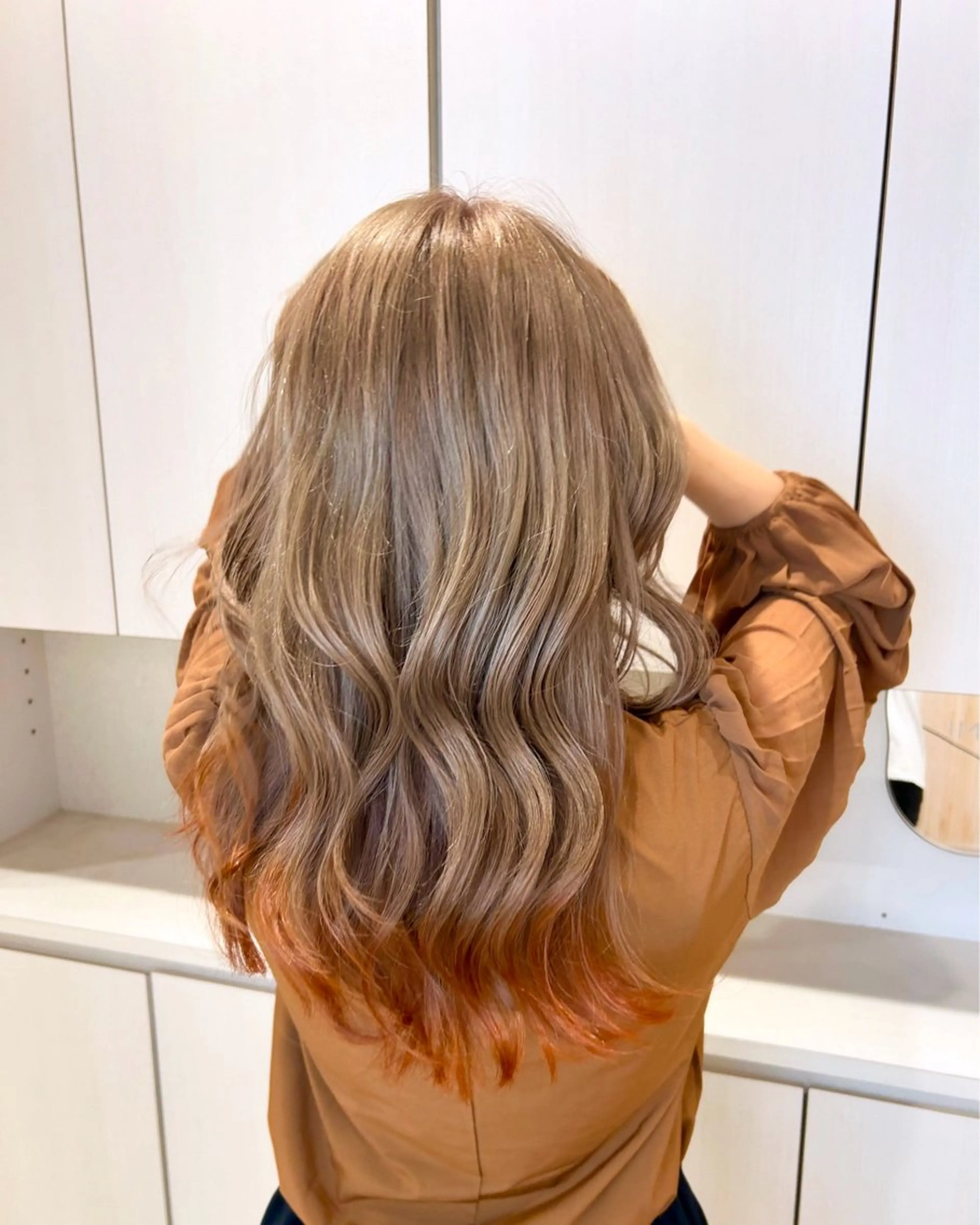 ロング カラー ベージュカラー ブリーチ デザインカラー オレンジ ハイトーン・髪質改善 RINのヘアスタイル