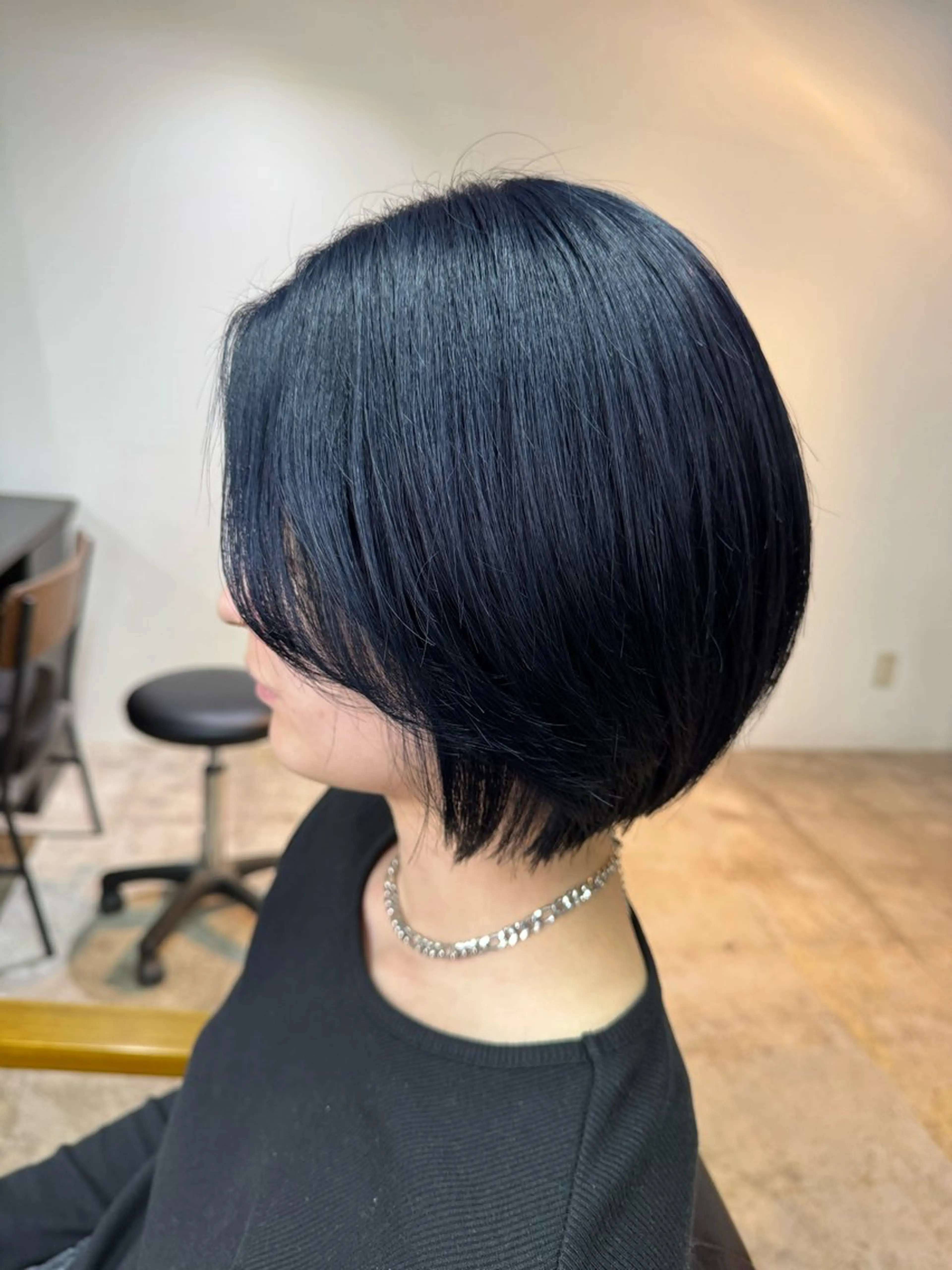 ショート カラー 林 真那のヘアスタイル