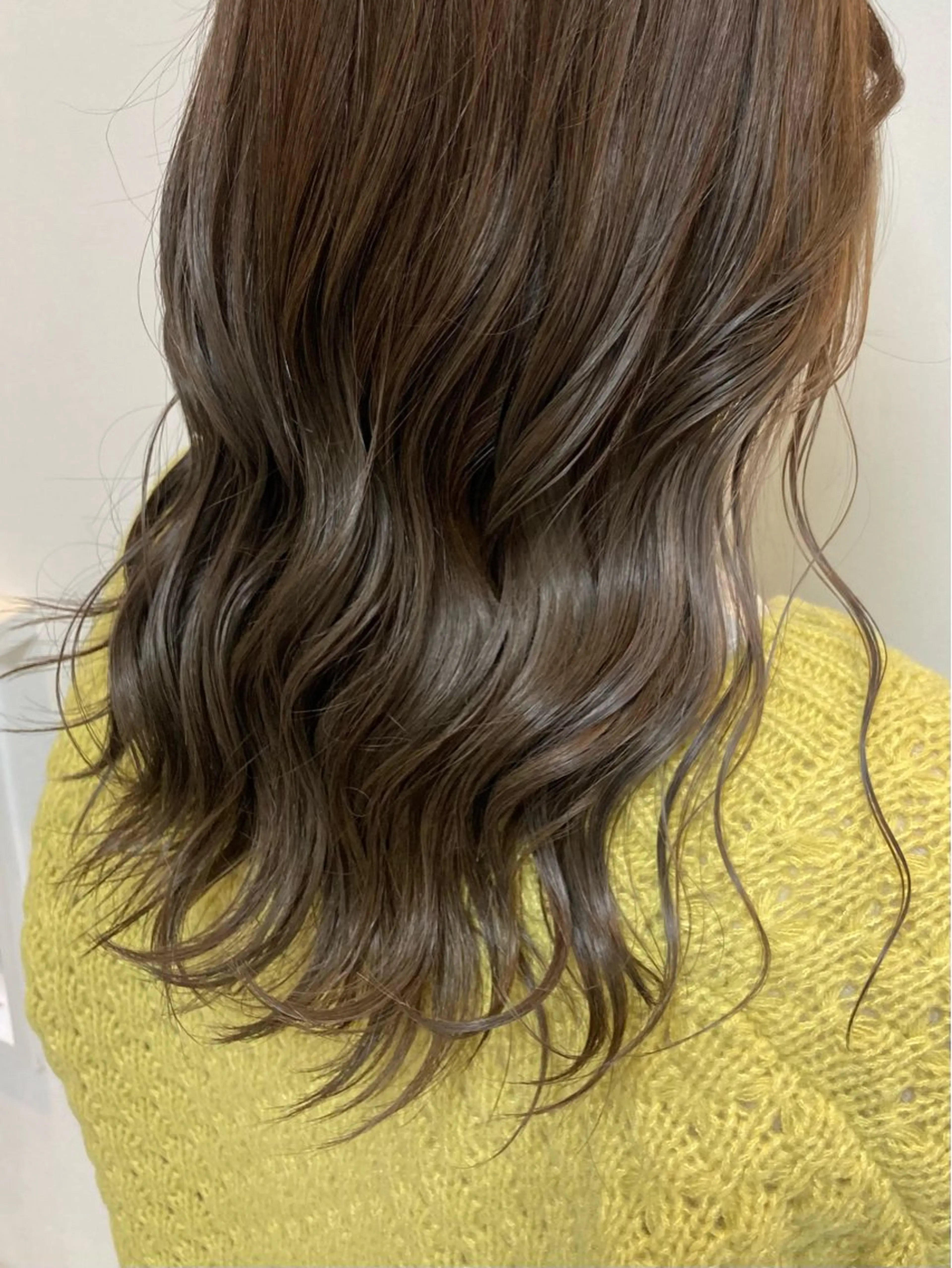 セミロング 新川 樹里のヘアスタイル