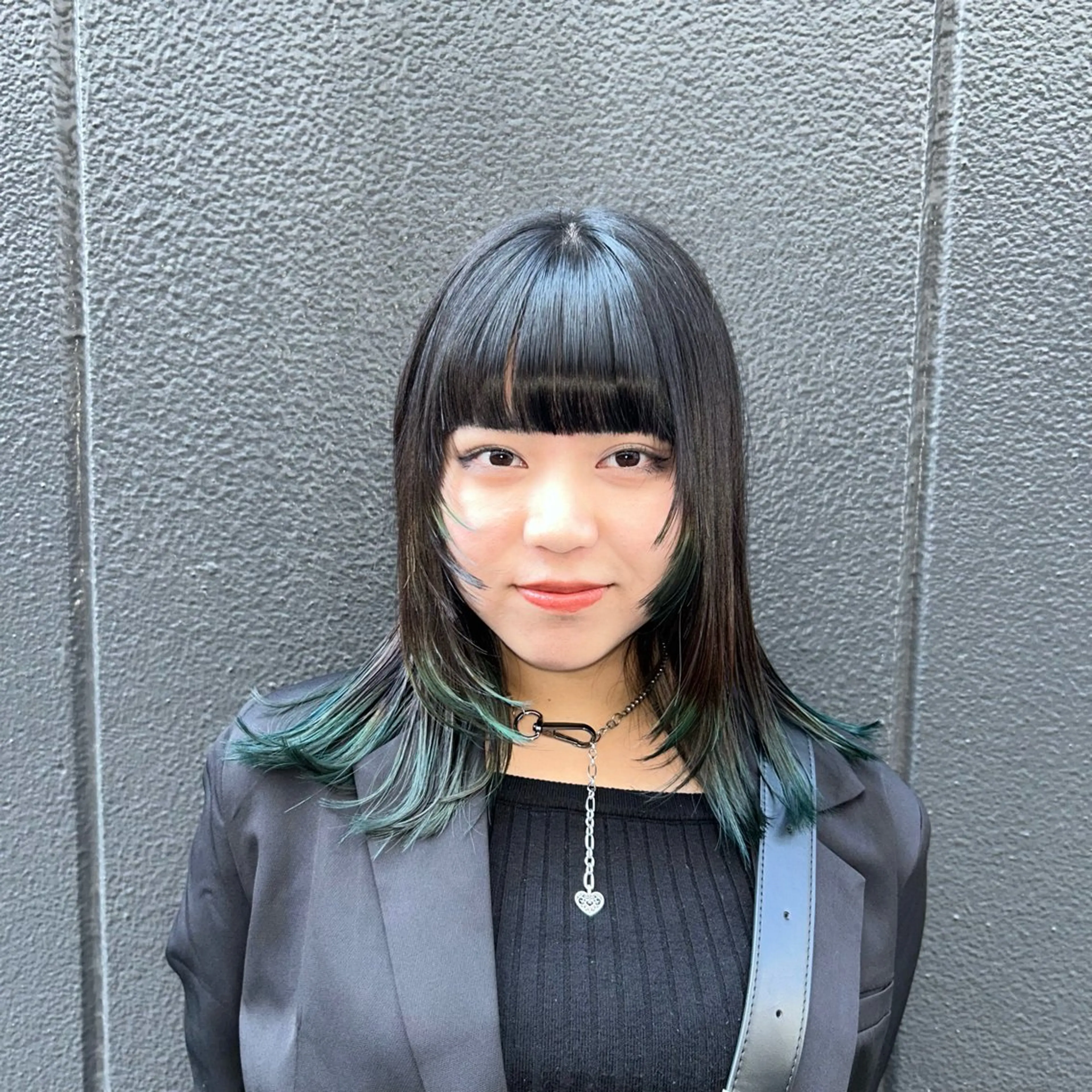 セミロング カラー ブリーチ ヘアカラー Roi.所属・松田 朋華のヘアスタイル