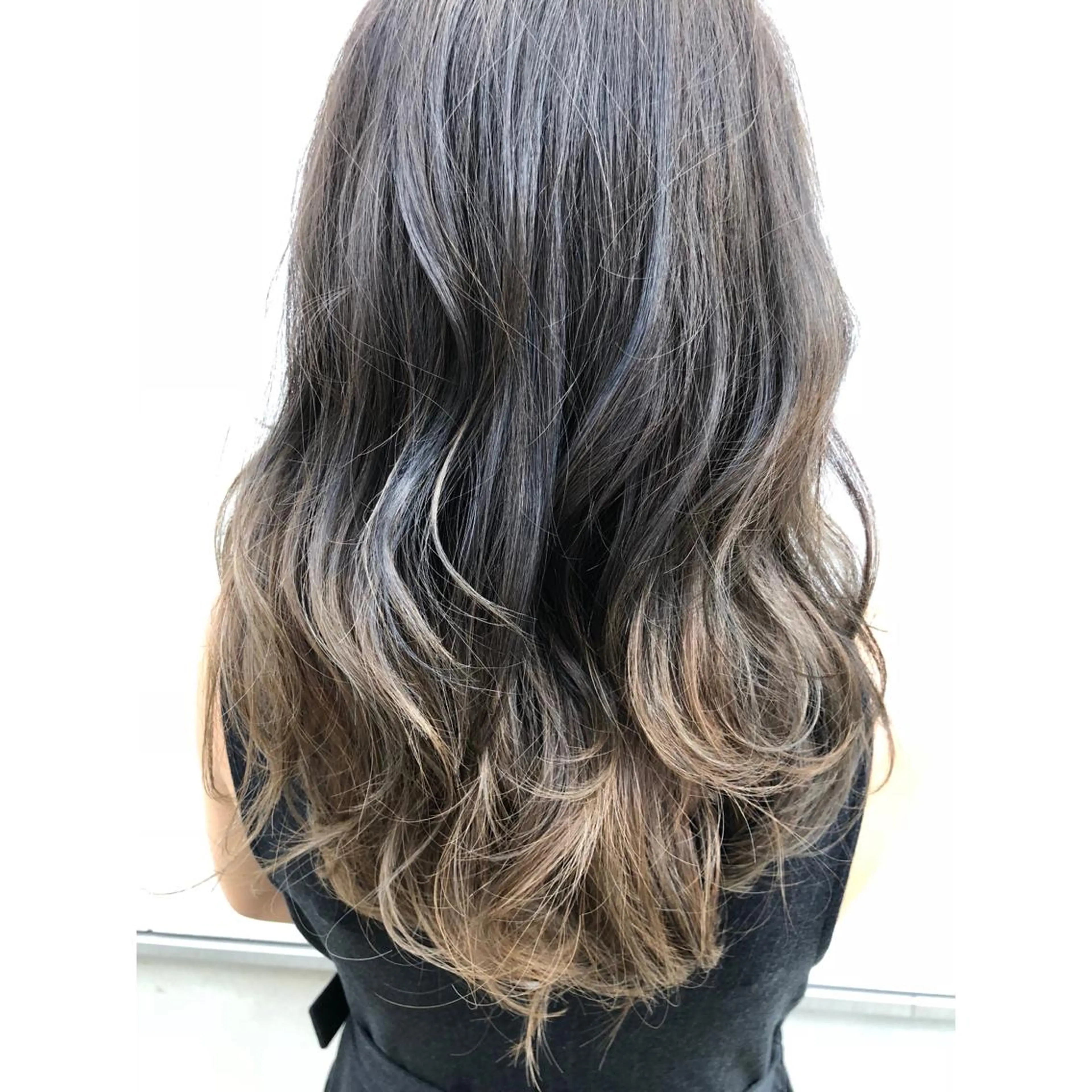 ロング カラー バレイヤージュ レイヤーカット パーソナルカラー診断 できます　木曽　主博のヘアスタイル