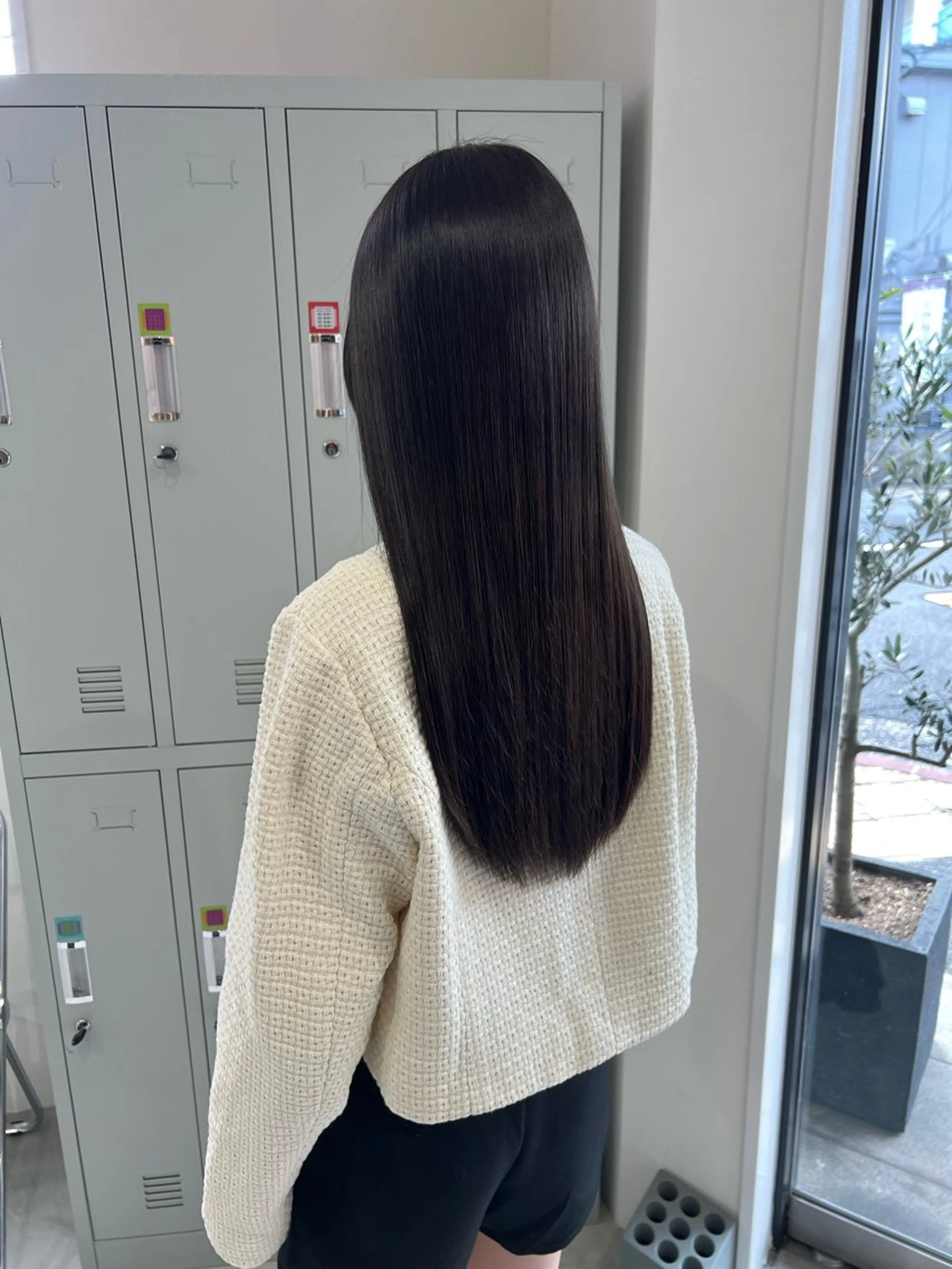 ロング カラー カット 縮毛矯正 トリートメント (h)wim ウィムのヘアスタイル